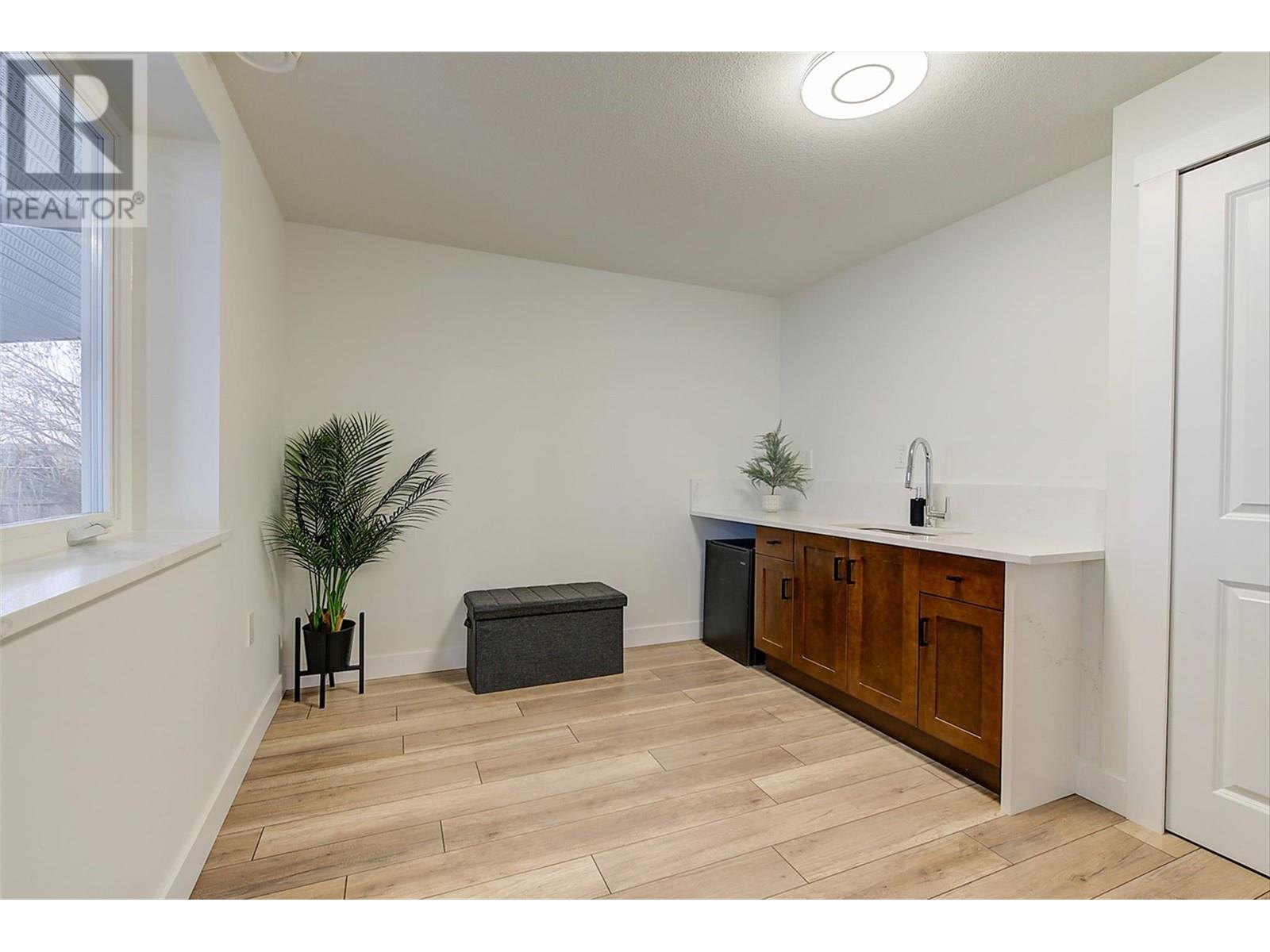 6178 Lipsett Avenue, Peachland, British Columbia  V0H 1X7 - Photo 50 - 10345894