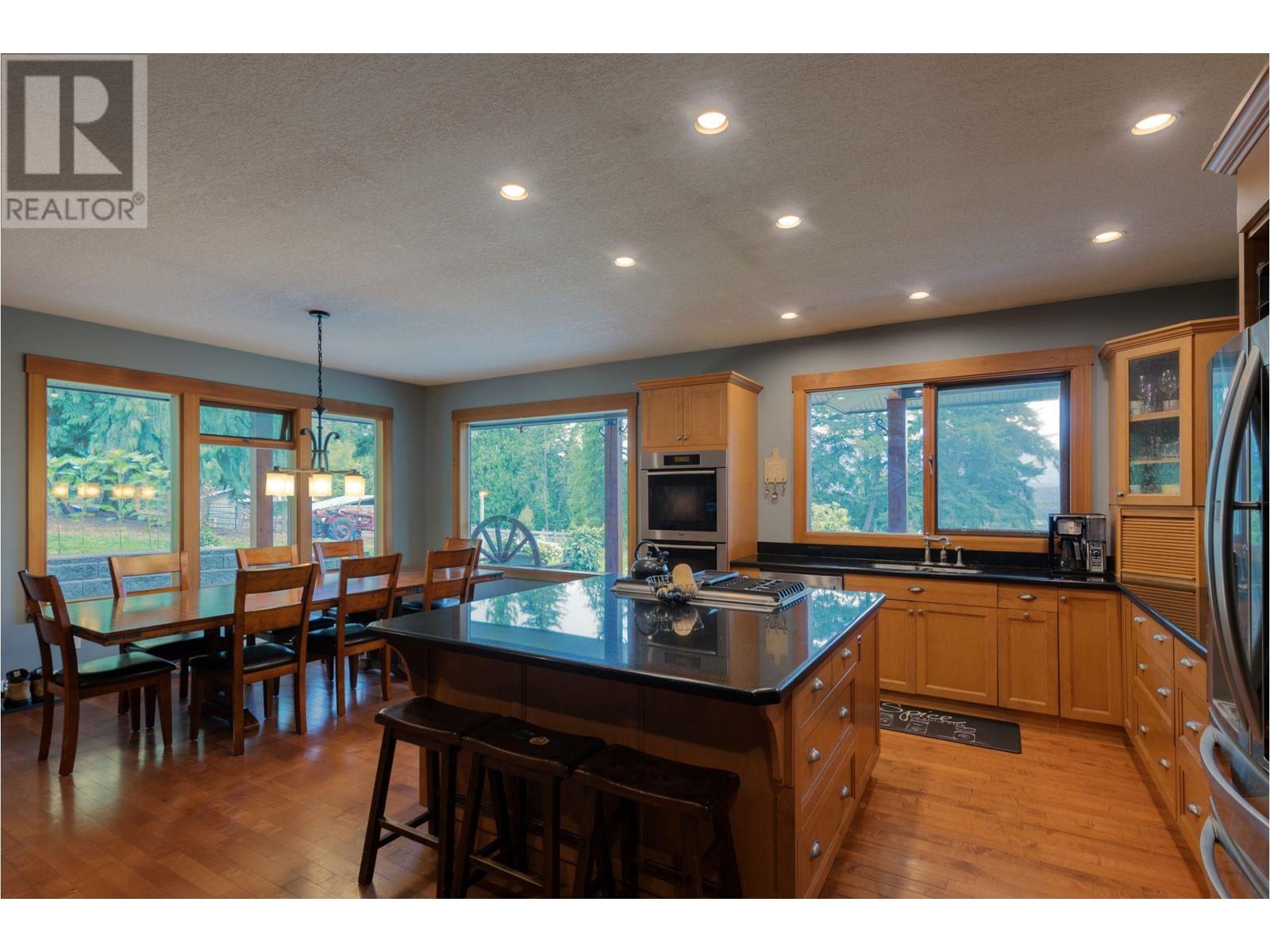 3045 Lindberg Road, Sorrento, British Columbia  V0E 2W1 - Photo 10 - 10345921