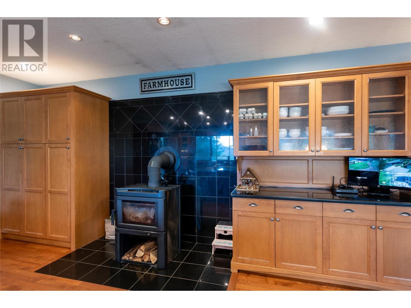 3045 Lindberg Road, Sorrento, British Columbia  V0E 2W1 - Photo 11 - 10345921