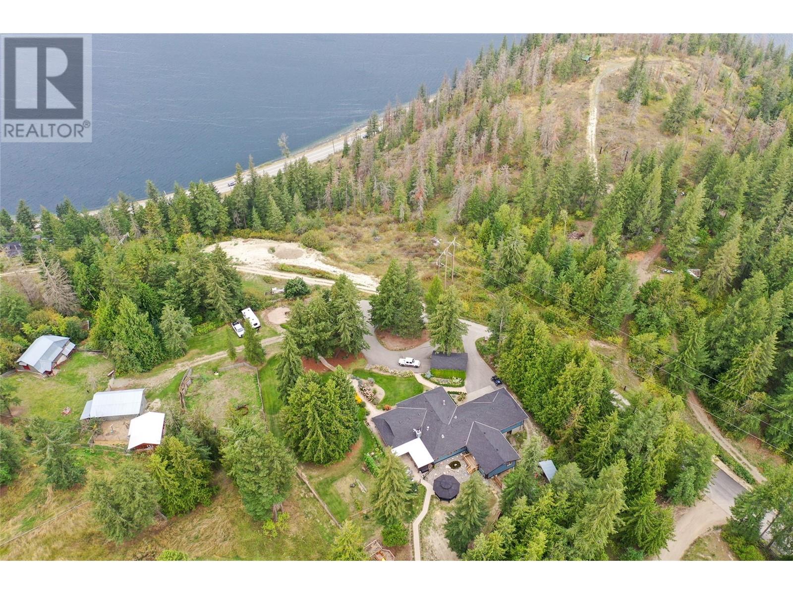 3045 Lindberg Road, Sorrento, British Columbia  V0E 2W1 - Photo 2 - 10345921