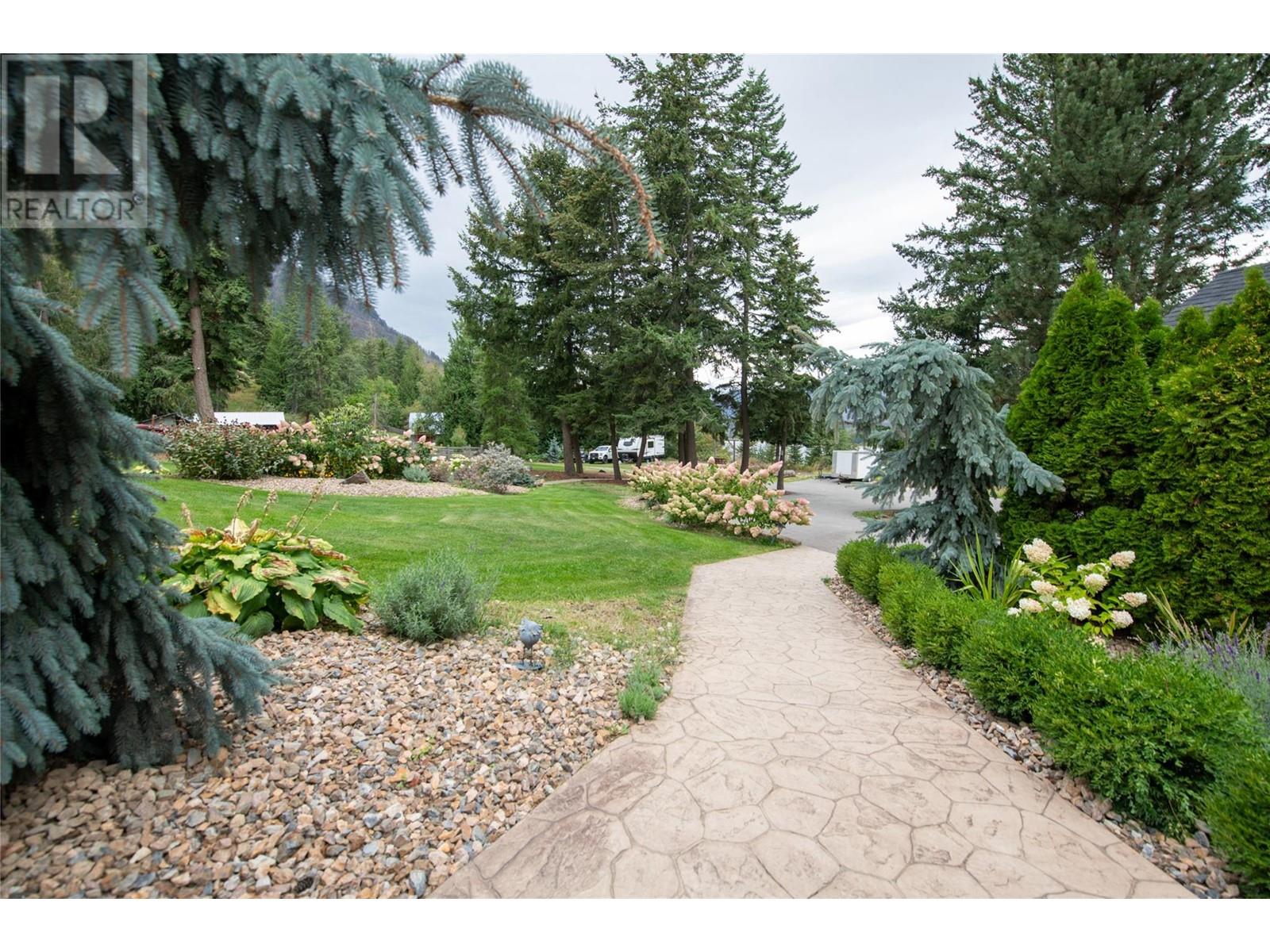 3045 Lindberg Road, Sorrento, British Columbia  V0E 2W1 - Photo 35 - 10345921
