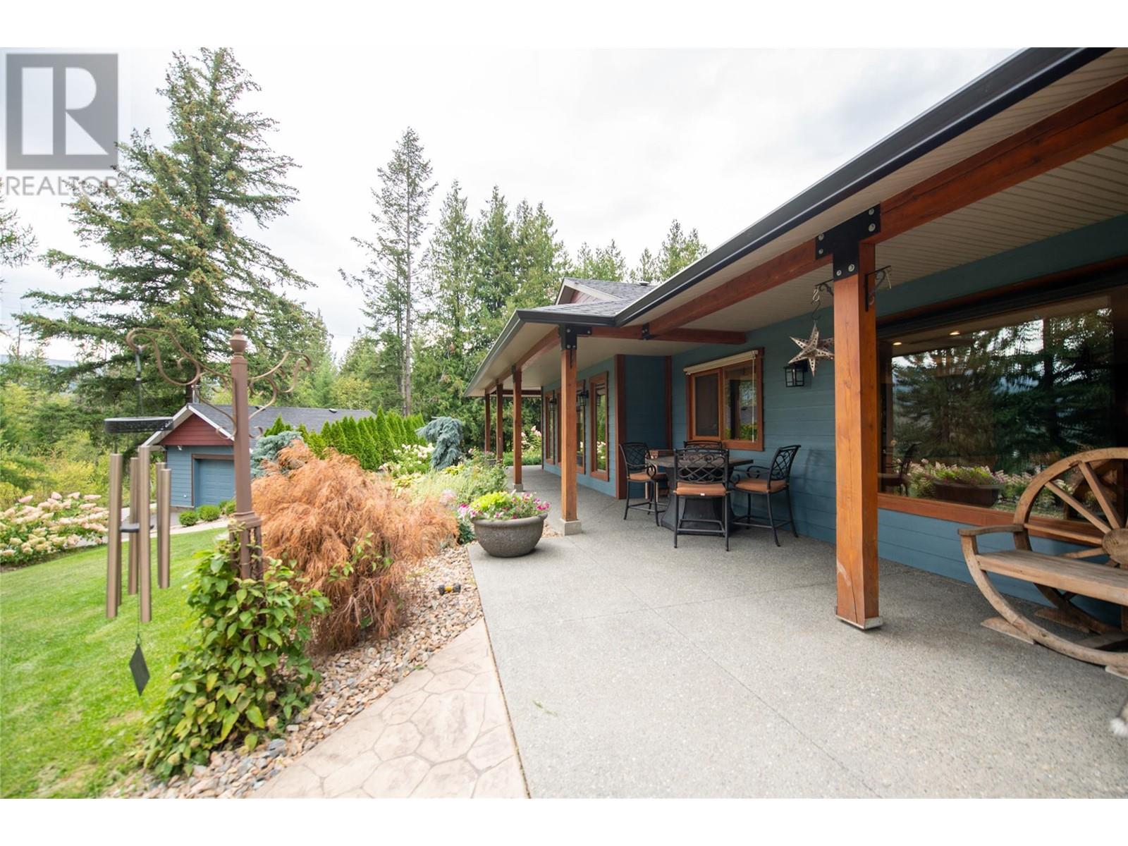 3045 Lindberg Road, Sorrento, British Columbia  V0E 2W1 - Photo 4 - 10345921