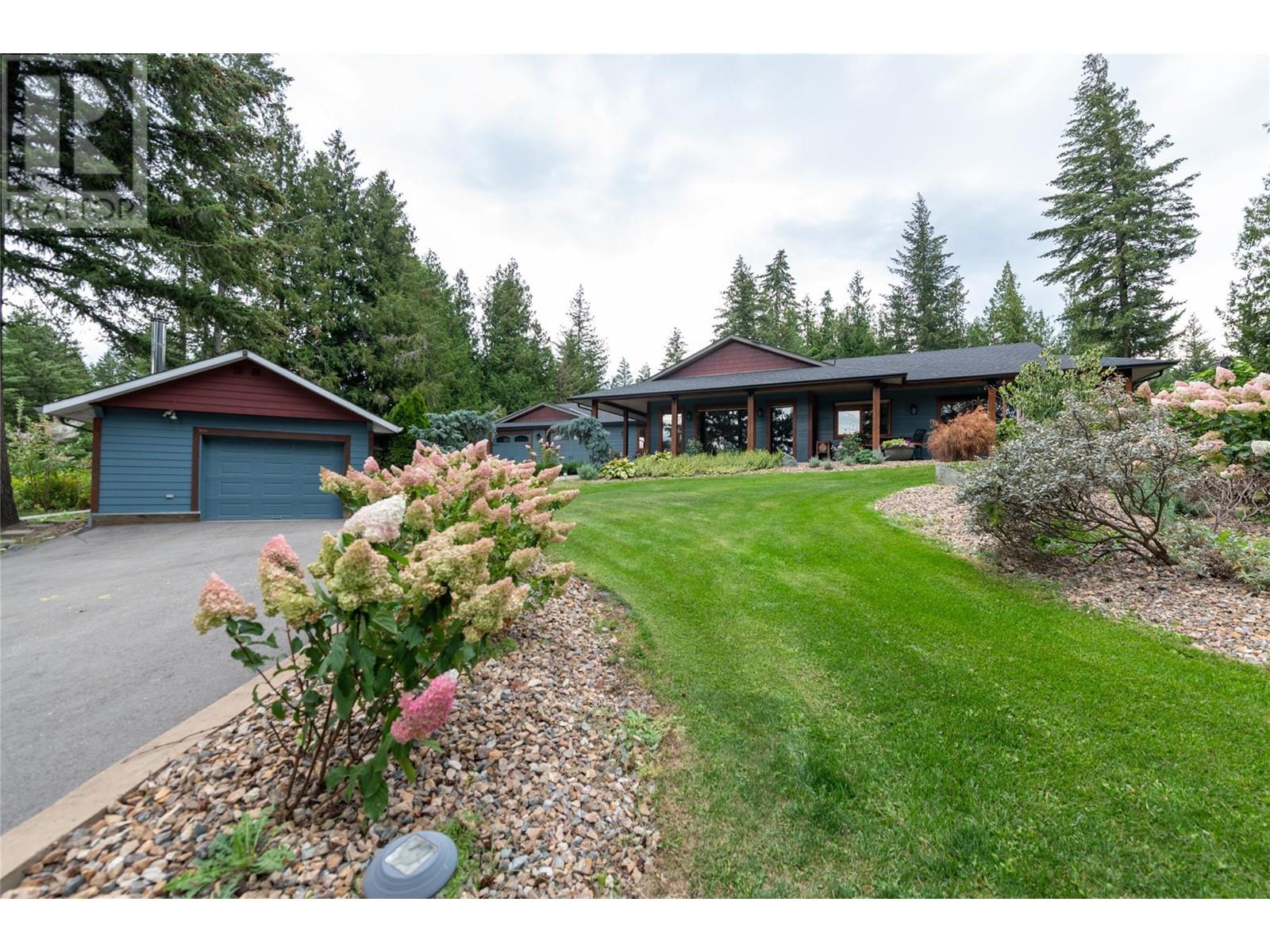 3045 Lindberg Road, Sorrento, British Columbia  V0E 2W1 - Photo 5 - 10345921