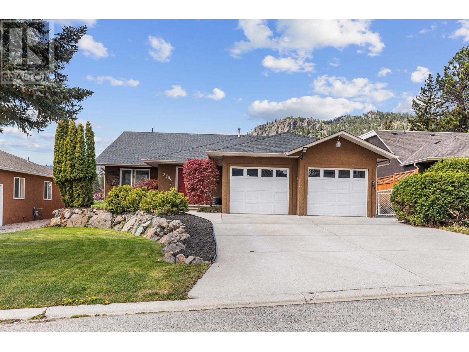 3784 Inglis Place, Peachland, British Columbia  V0H 1X2 - Photo 1 - 10345678