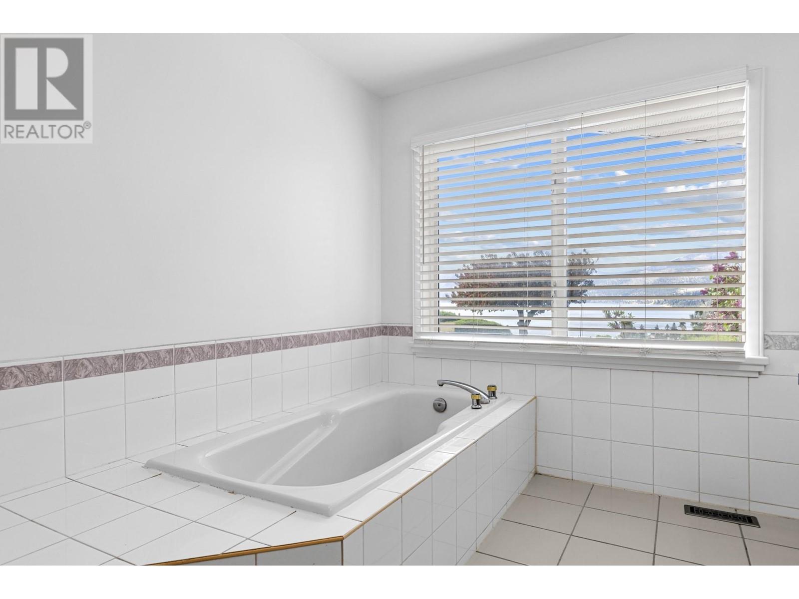 3784 Inglis Place, Peachland, British Columbia  V0H 1X2 - Photo 18 - 10345678