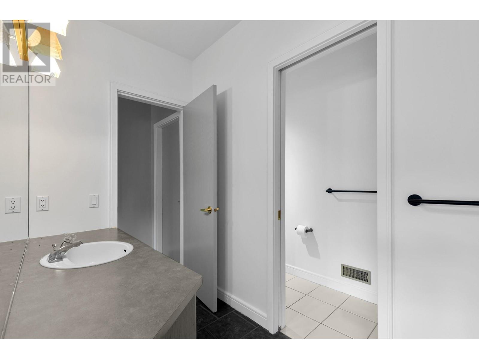 3784 Inglis Place, Peachland, British Columbia  V0H 1X2 - Photo 34 - 10345678