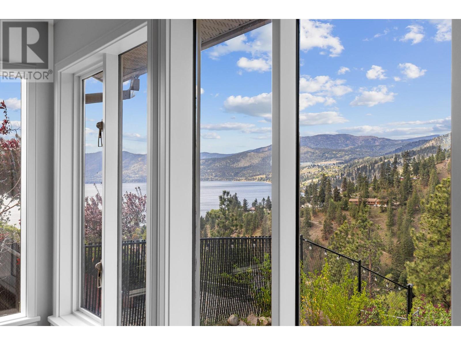 3784 Inglis Place, Peachland, British Columbia  V0H 1X2 - Photo 4 - 10345678