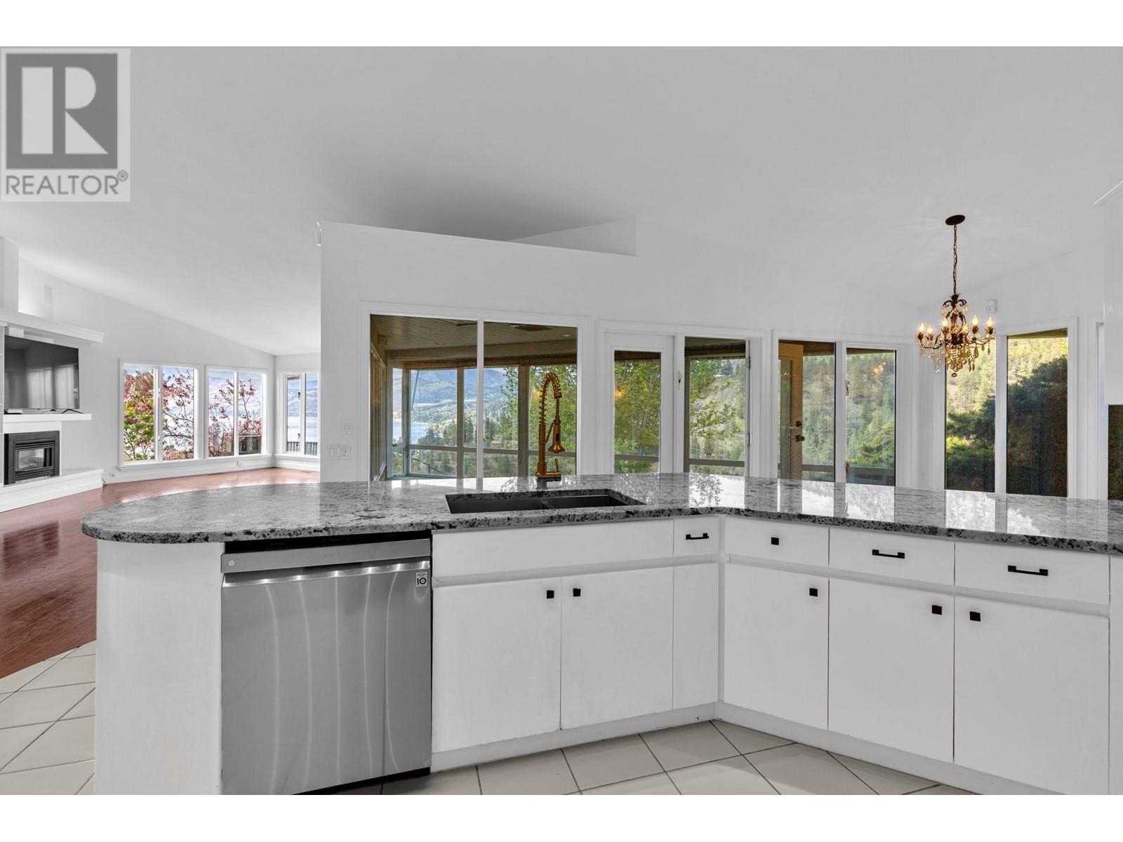 3784 Inglis Place, Peachland, British Columbia  V0H 1X2 - Photo 6 - 10345678