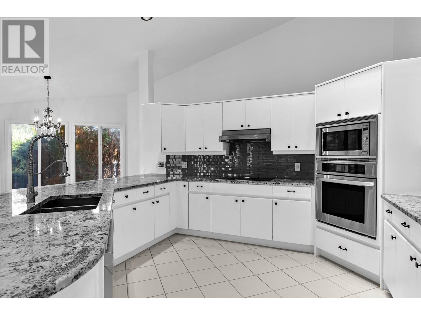 3784 Inglis Place, Peachland, British Columbia  V0H 1X2 - Photo 7 - 10345678