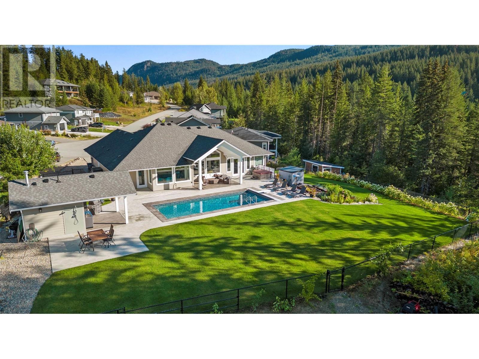 2518 Valley Place, Blind Bay, British Columbia  V0E 1H2 - Photo 2 - 10345444