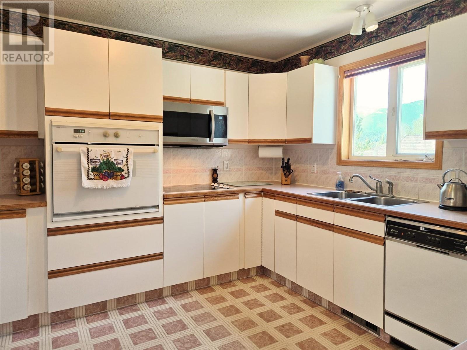 1606 2nd Avenue, Invermere, British Columbia  V0A 1K4 - Photo 21 - 10345181