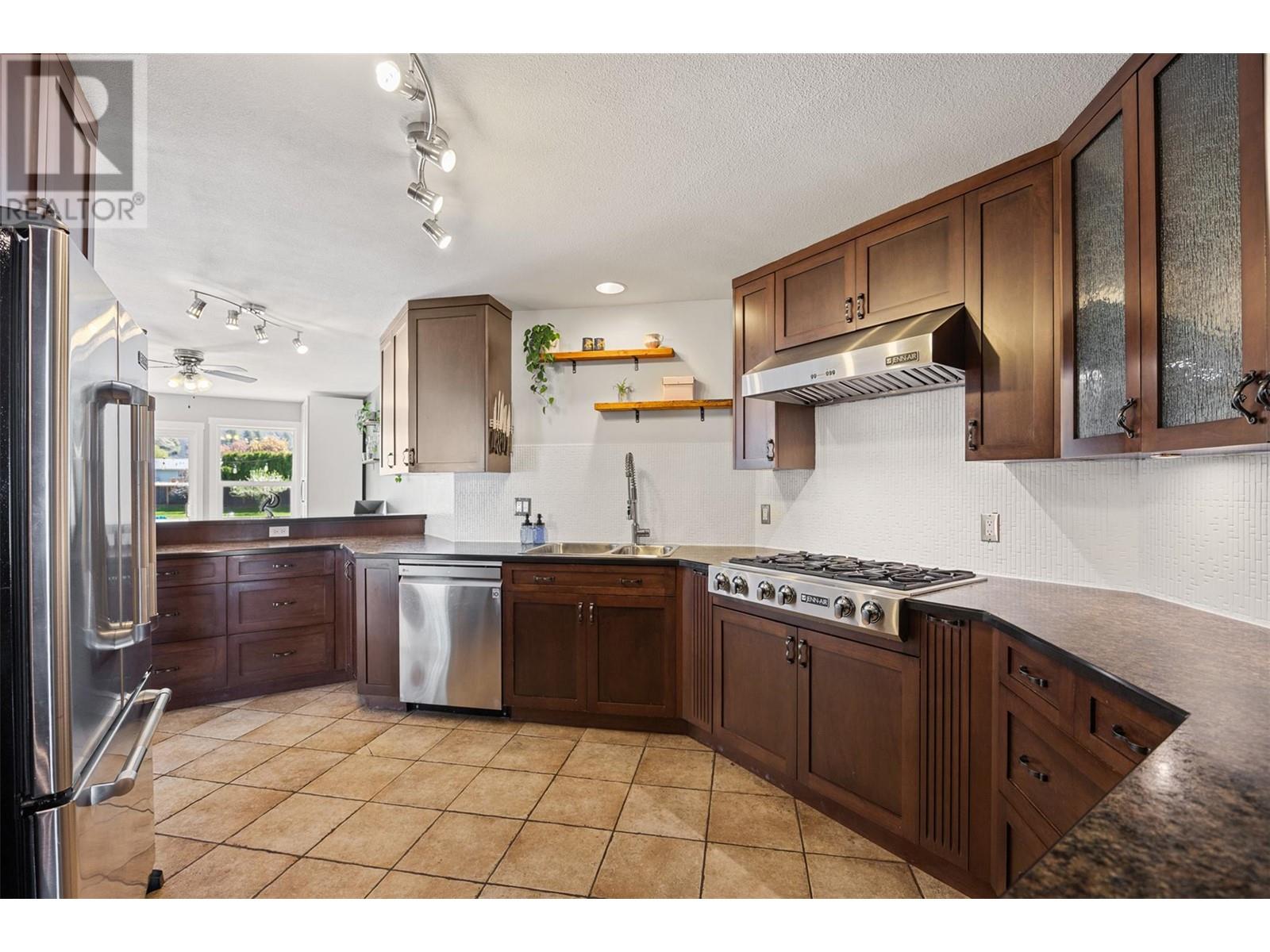 221 Chetwynd Drive, Kamloops, British Columbia  V2H 1L7 - Photo 6 - 10344529