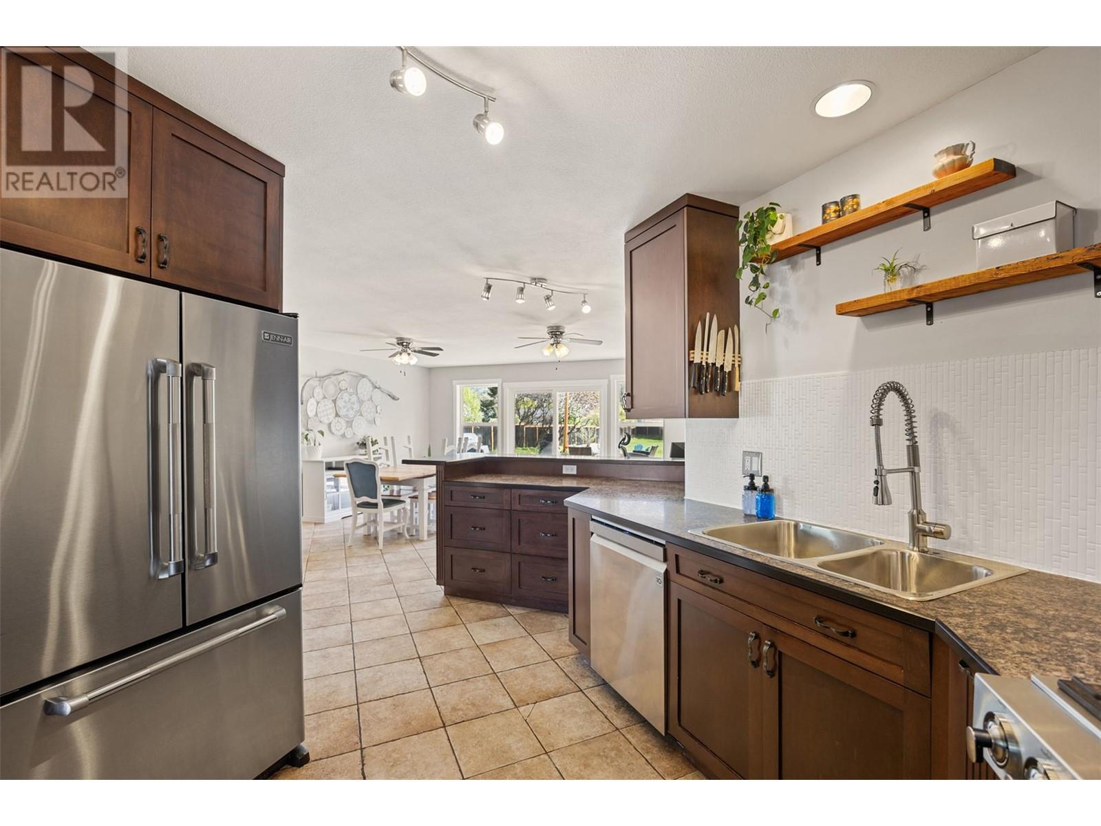 221 Chetwynd Drive, Kamloops, British Columbia  V2H 1L7 - Photo 8 - 10344529