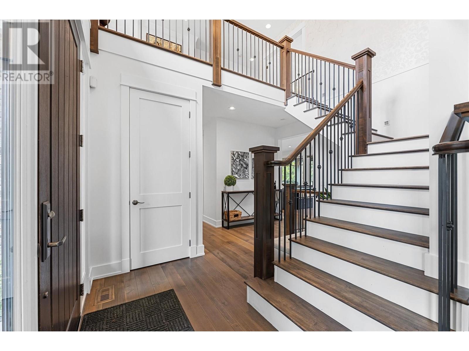 982 Long Ridge Court, Kelowna, British Columbia  V1V 2S1 - Photo 4 - 10345879