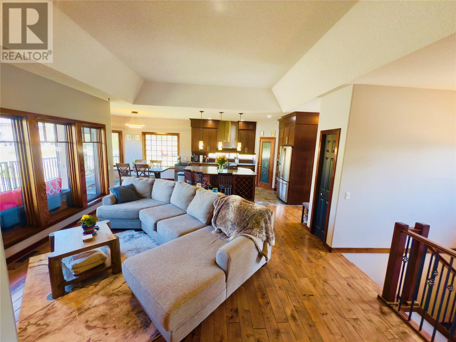 5025 Riverview Road, Fairmont Hot Springs, British Columbia  V0B 1L1 - Photo 12 - 10345943