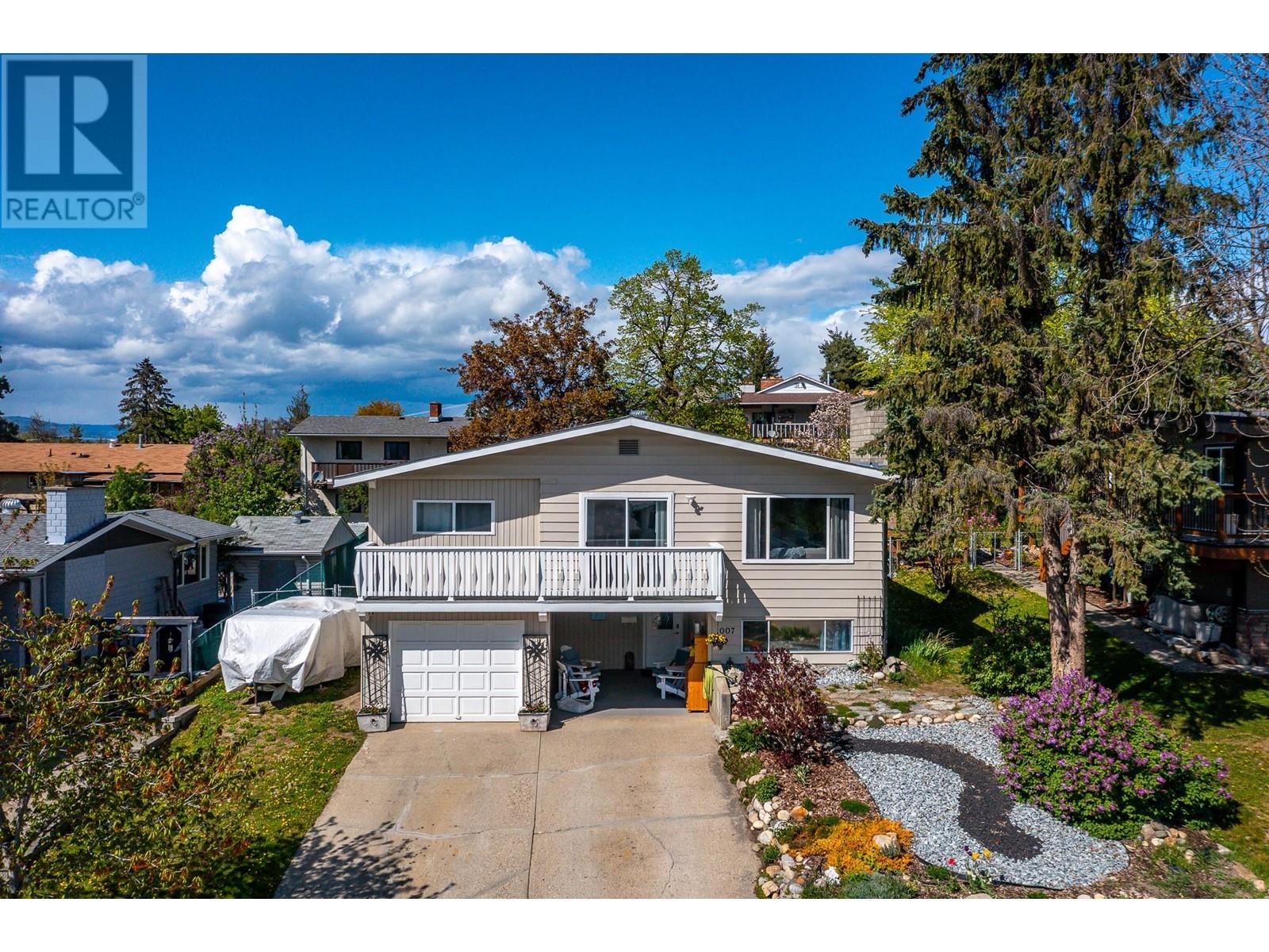 1007 33 Avenue, Vernon, British Columbia  V1T 6T6 - Photo 1 - 10345828