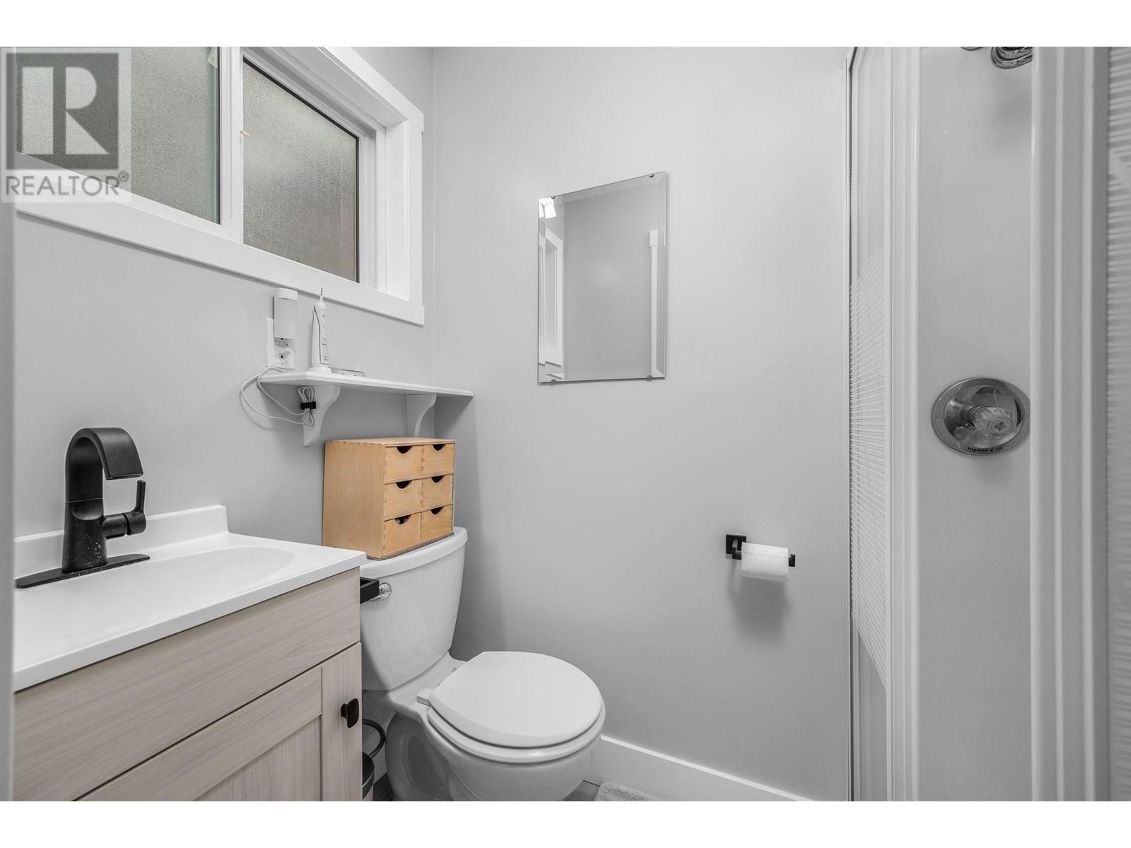 1007 33 Avenue, Vernon, British Columbia  V1T 6T6 - Photo 11 - 10345828