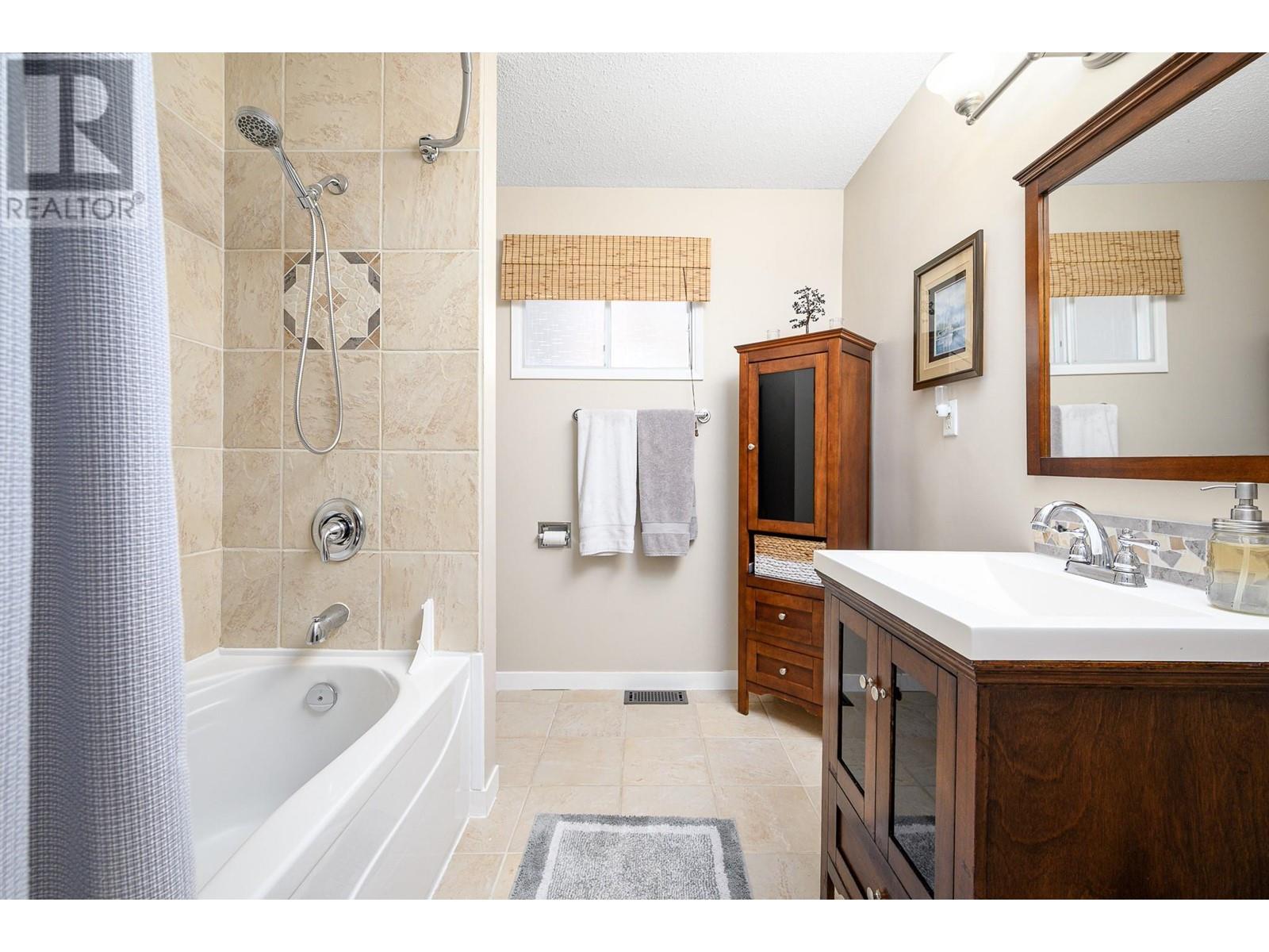 1007 33 Avenue, Vernon, British Columbia  V1T 6T6 - Photo 13 - 10345828