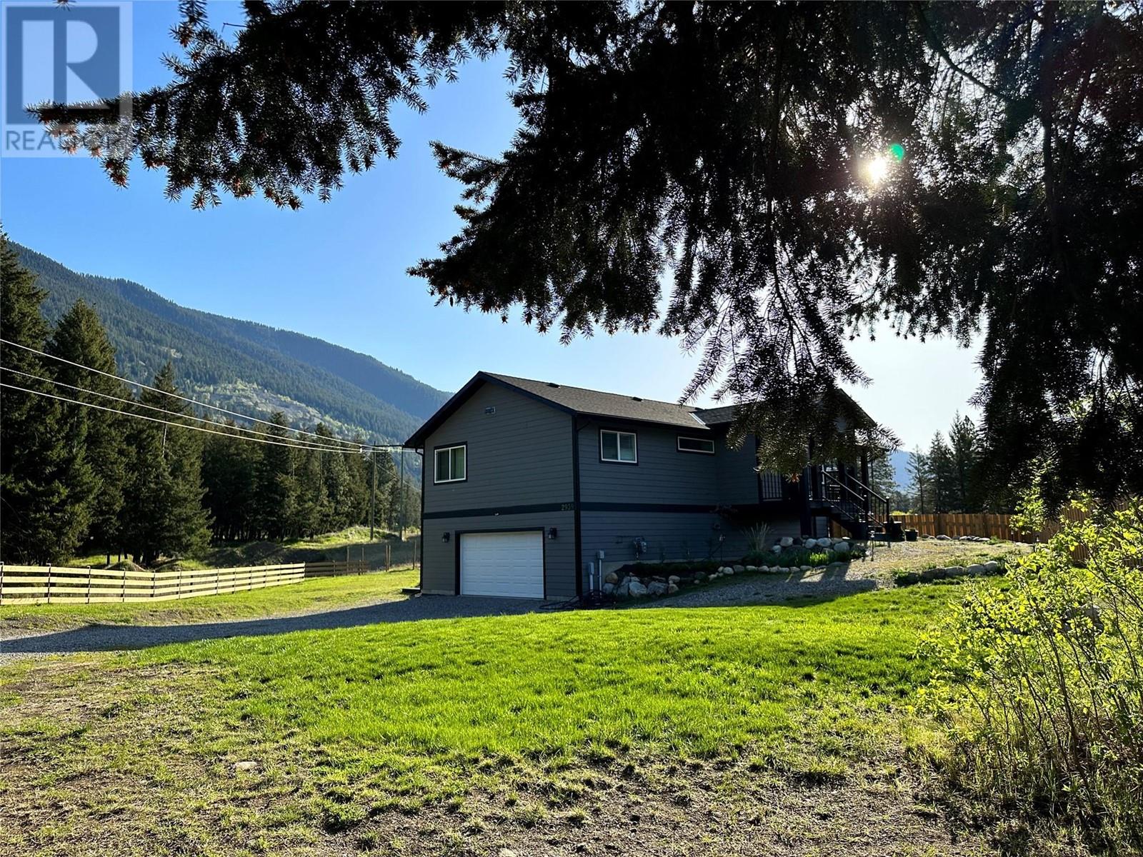 2939 Wetaskiwin Road, Falkland, British Columbia  V0E 1W0 - Photo 1 - 10345493
