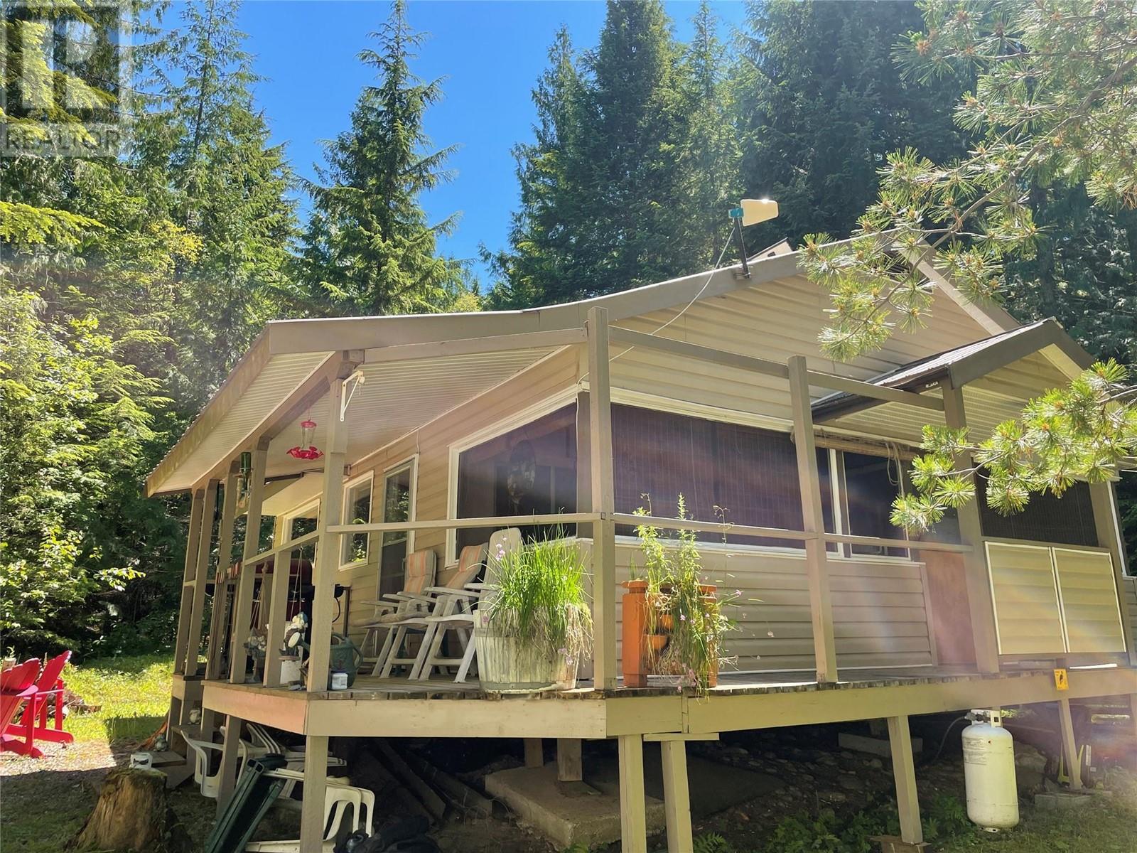 35 Queest Village, Sicamous, British Columbia  V0E 2V0 - Photo 2 - 10345937