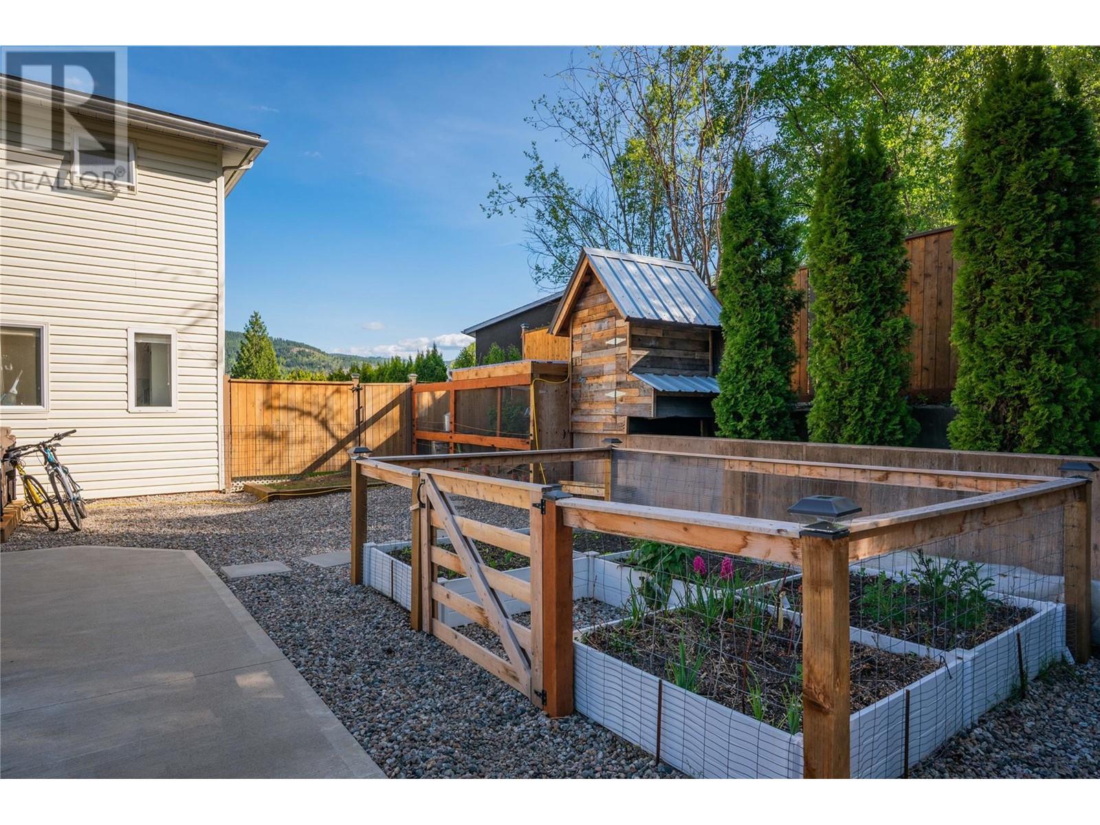 3410 Windsor Place, Castlegar, British Columbia  V1N 4E2 - Photo 10 - 10346034