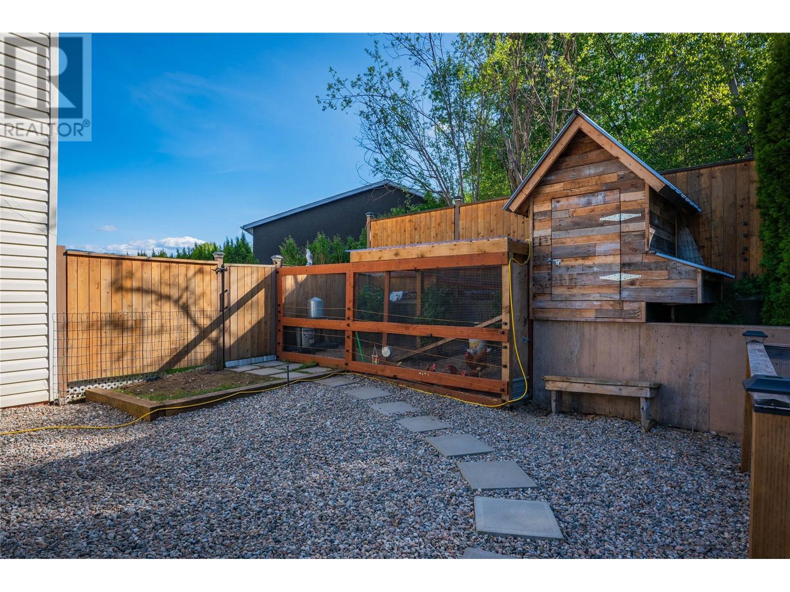 3410 Windsor Place, Castlegar, British Columbia  V1N 4E2 - Photo 11 - 10346034