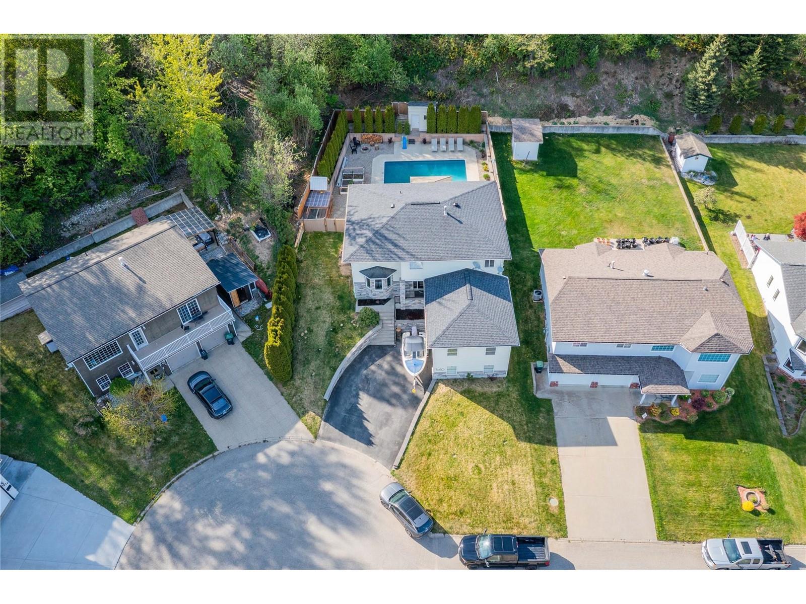 3410 Windsor Place, Castlegar, British Columbia  V1N 4E2 - Photo 3 - 10346034