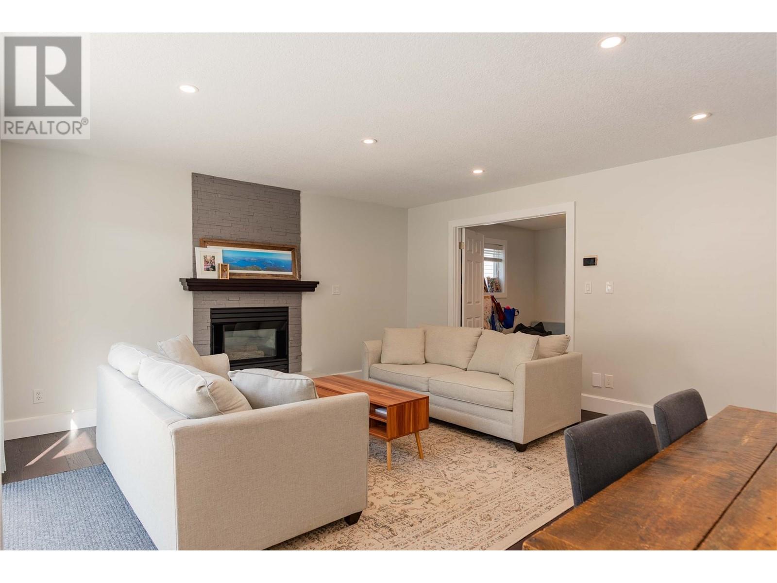 3410 Windsor Place, Castlegar, British Columbia  V1N 4E2 - Photo 30 - 10346034