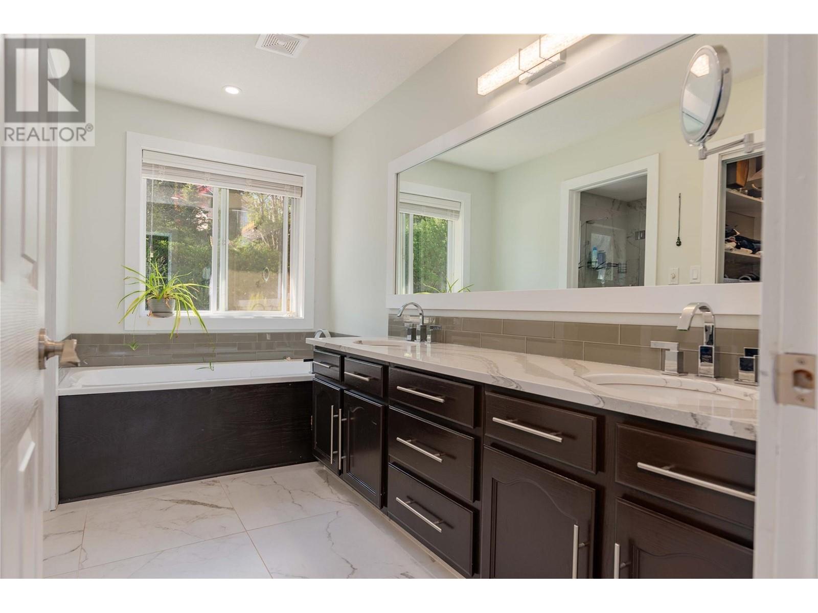3410 Windsor Place, Castlegar, British Columbia  V1N 4E2 - Photo 41 - 10346034