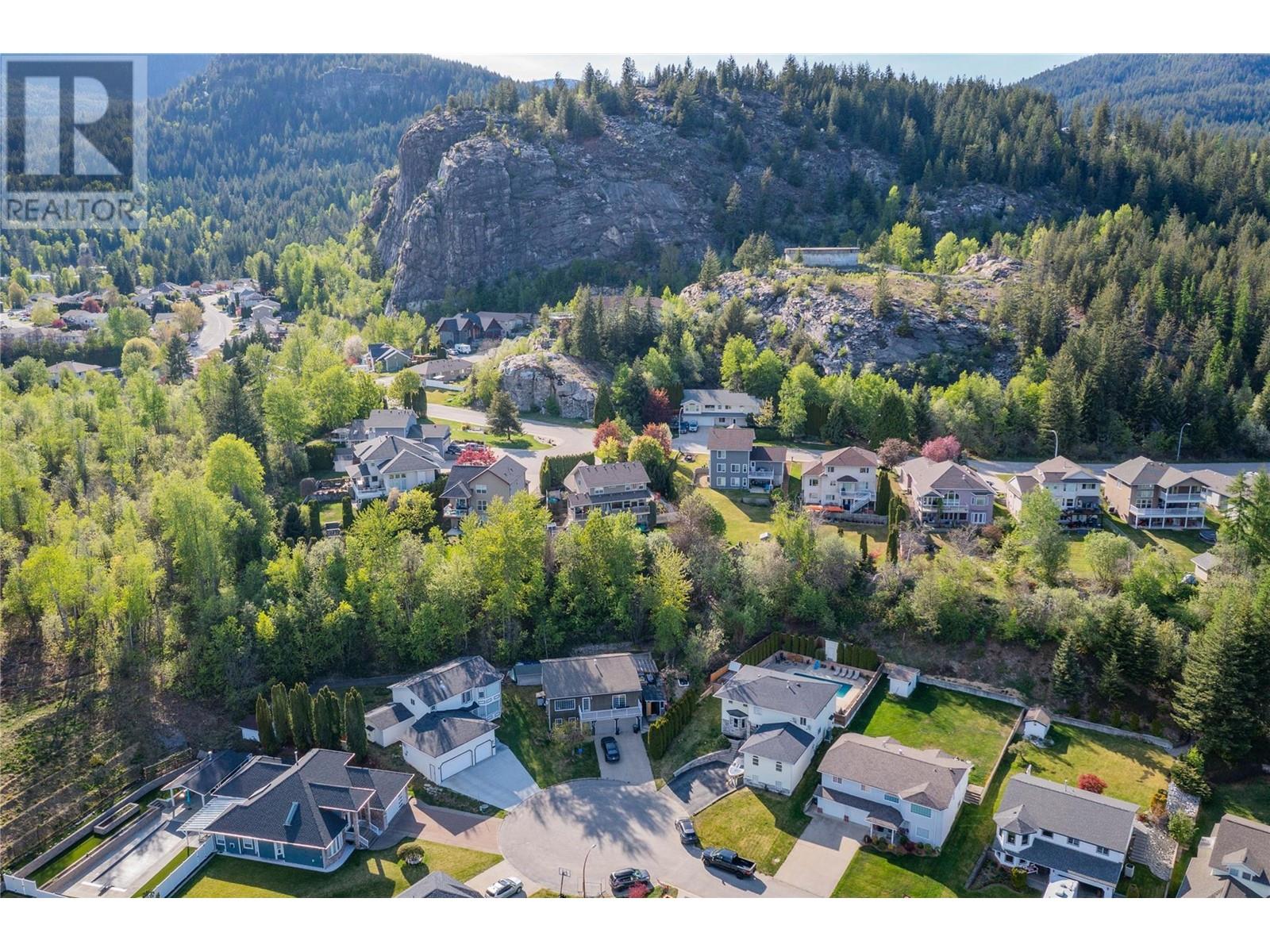3410 Windsor Place, Castlegar, British Columbia  V1N 4E2 - Photo 63 - 10346034