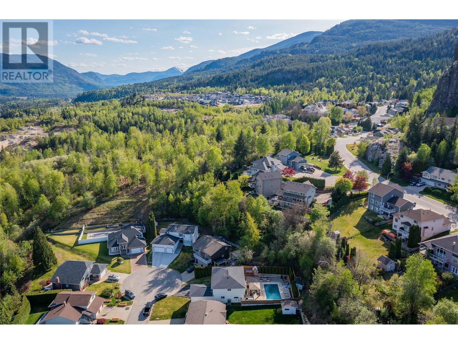 3410 Windsor Place, Castlegar, British Columbia  V1N 4E2 - Photo 64 - 10346034