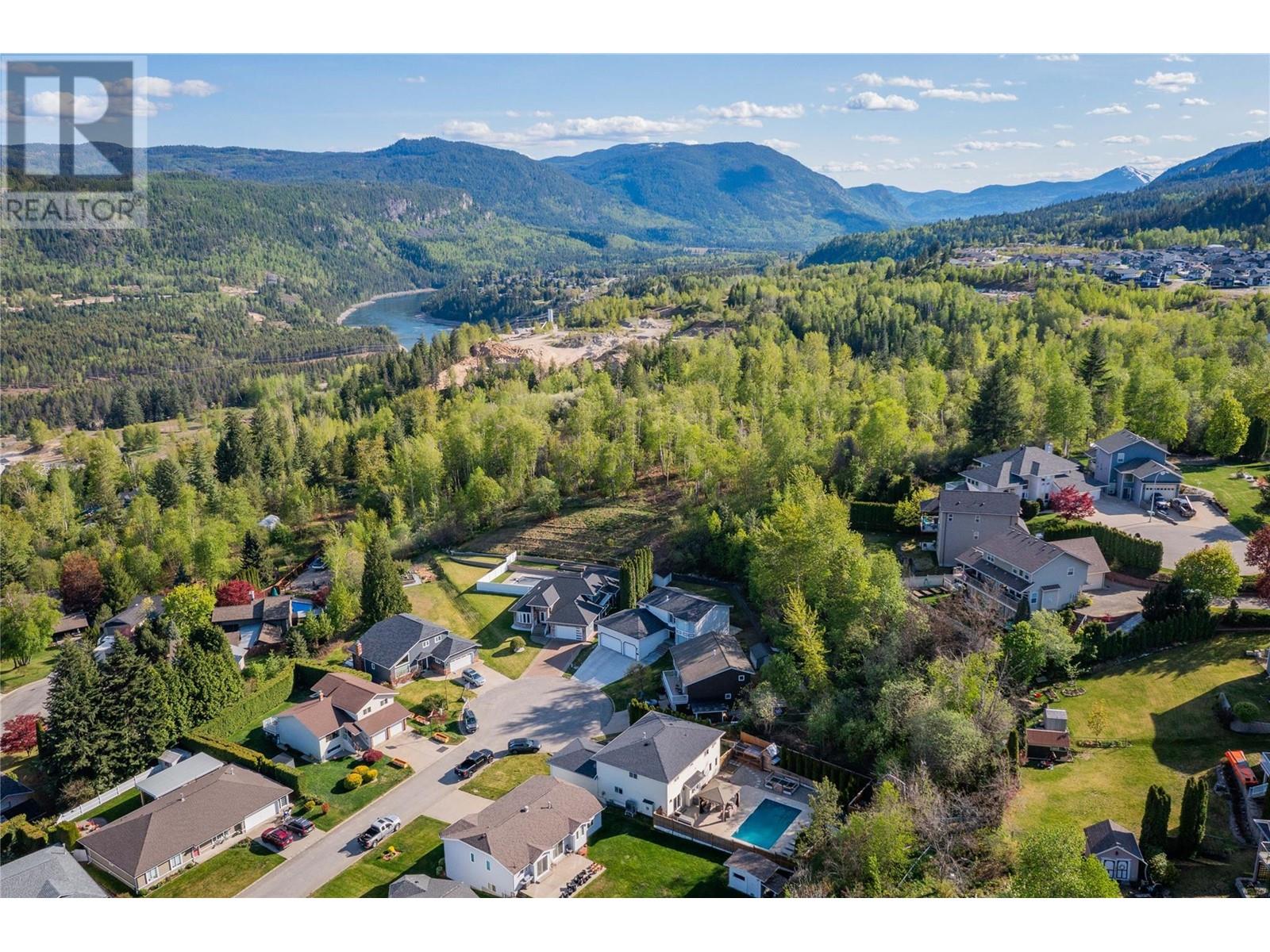 3410 Windsor Place, Castlegar, British Columbia  V1N 4E2 - Photo 65 - 10346034