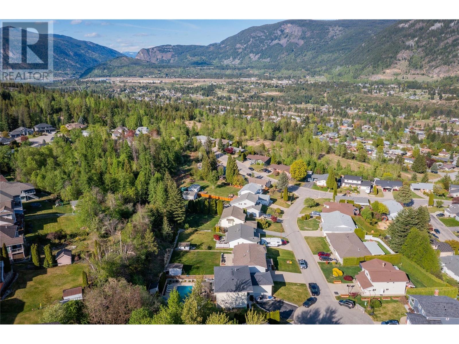 3410 Windsor Place, Castlegar, British Columbia  V1N 4E2 - Photo 68 - 10346034