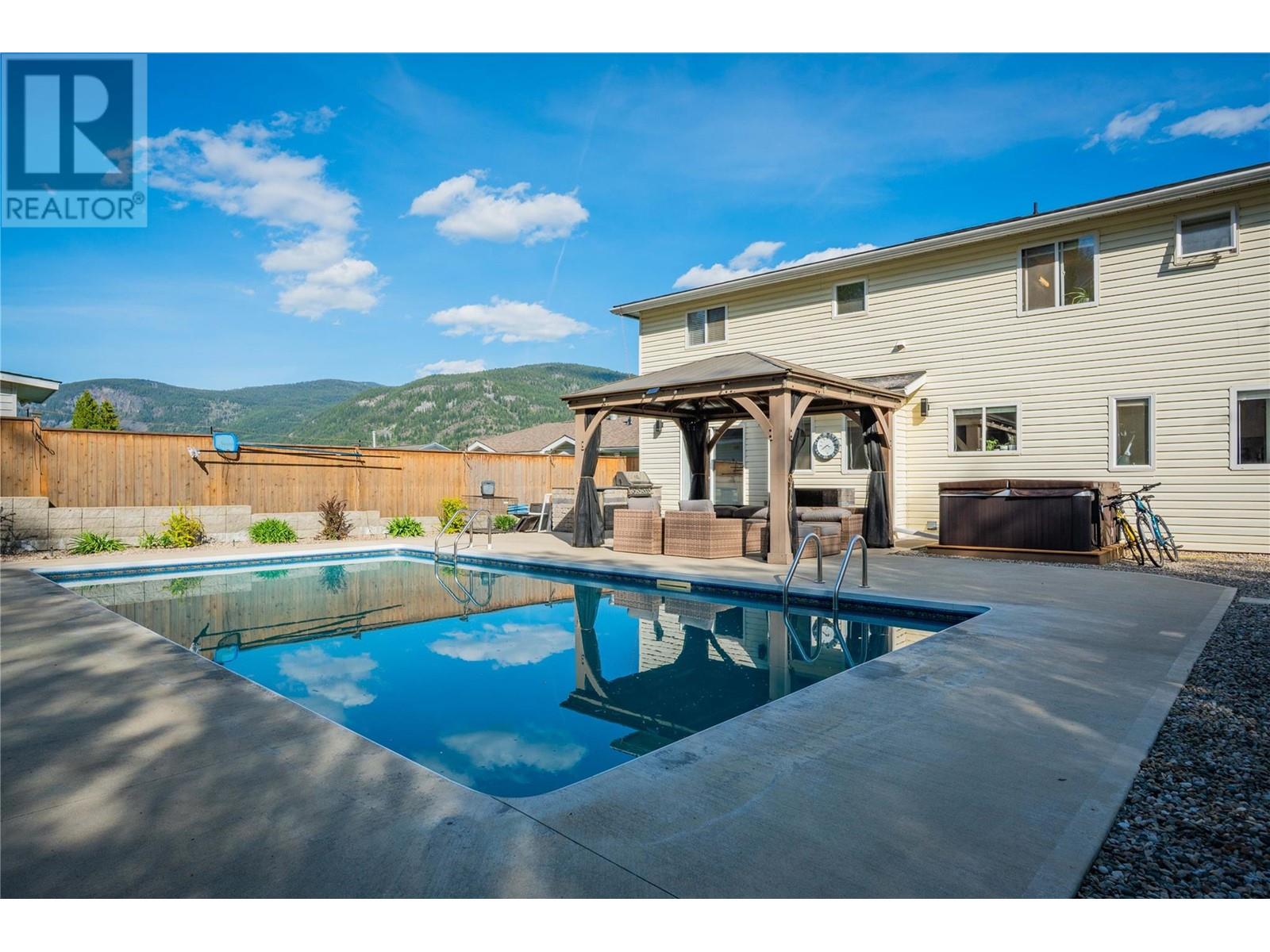 3410 Windsor Place, Castlegar, British Columbia  V1N 4E2 - Photo 9 - 10346034