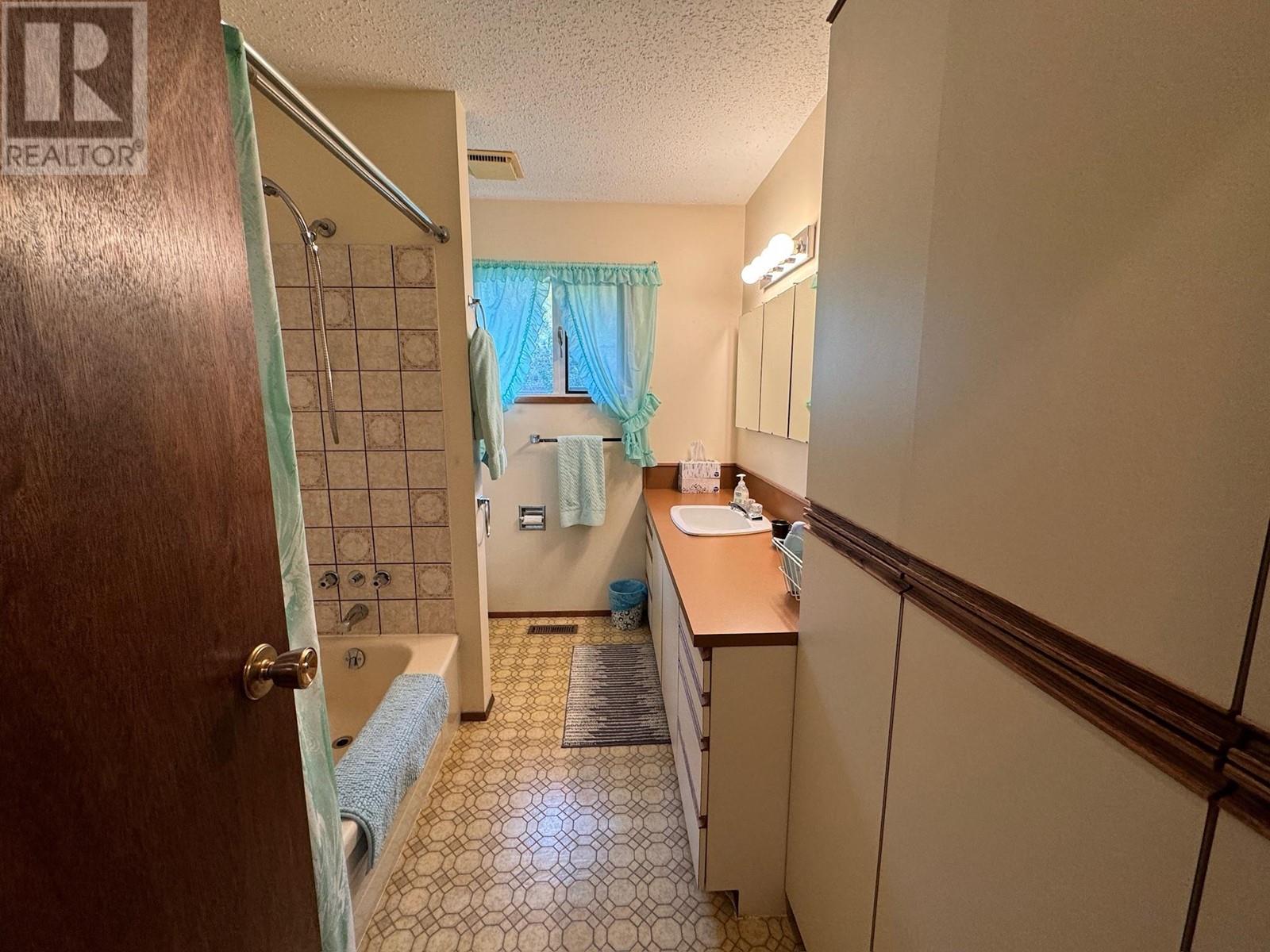 10417 Victoria Road S, Summerland, British Columbia  V0H 1Z2 - Photo 6 - 10346021