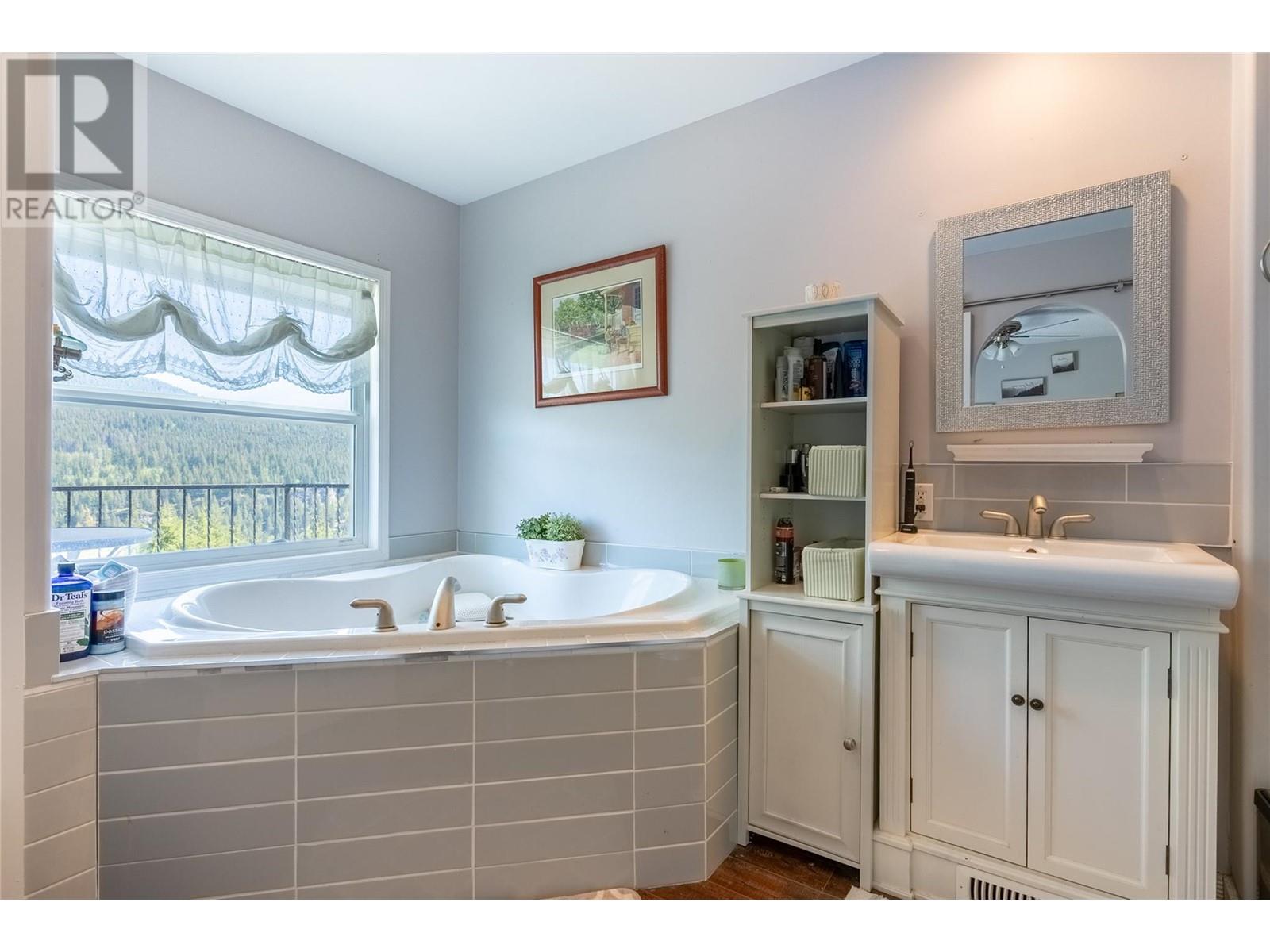 2617 Golf Course Drive, Blind Bay, British Columbia  V0E 1H2 - Photo 19 - 10345729