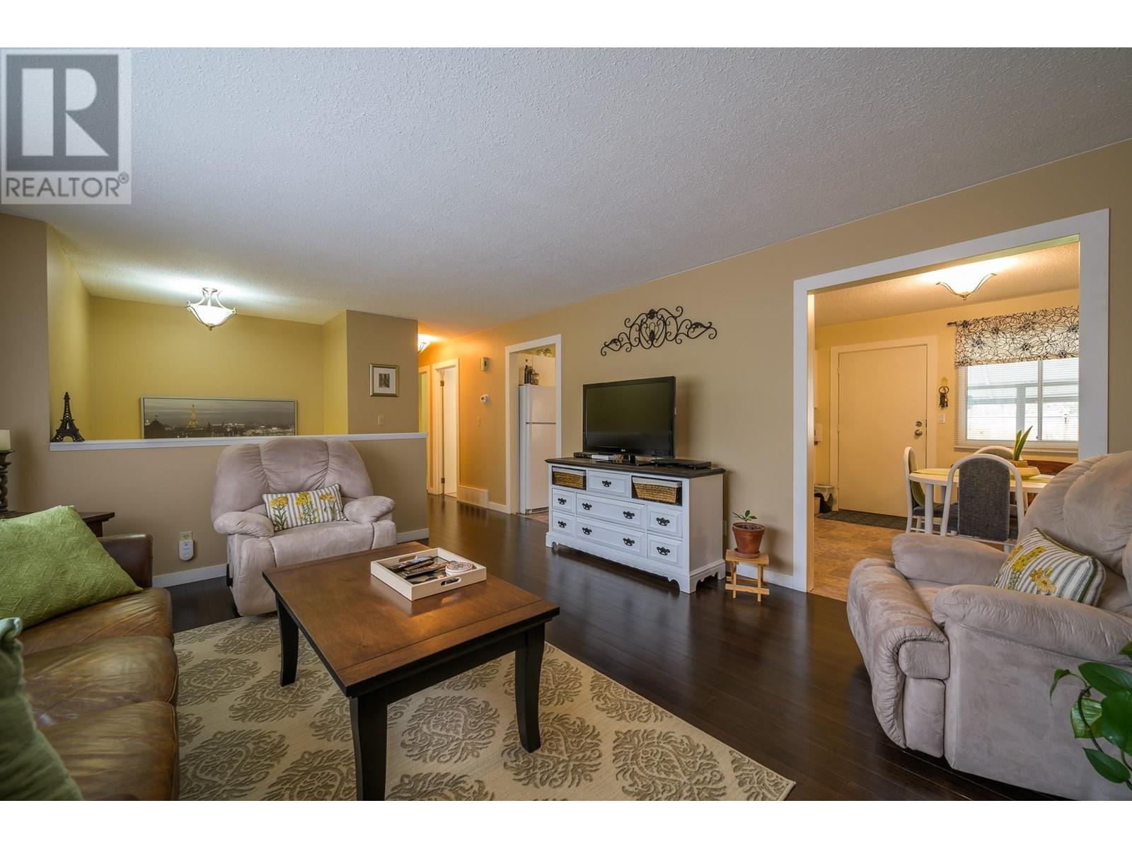 889 Mcqueen Drive, Kamloops, British Columbia  V2B 7X8 - Photo 4 - 10346051