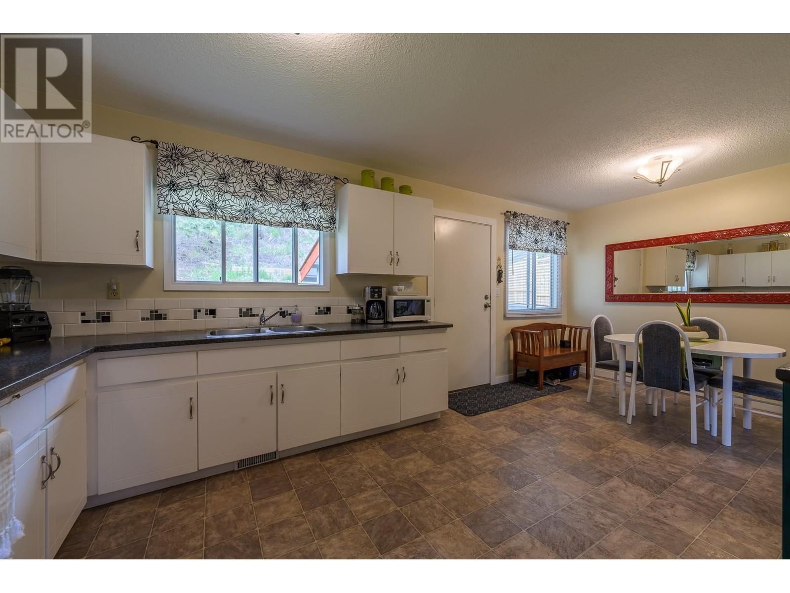 889 Mcqueen Drive, Kamloops, British Columbia  V2B 7X8 - Photo 6 - 10346051