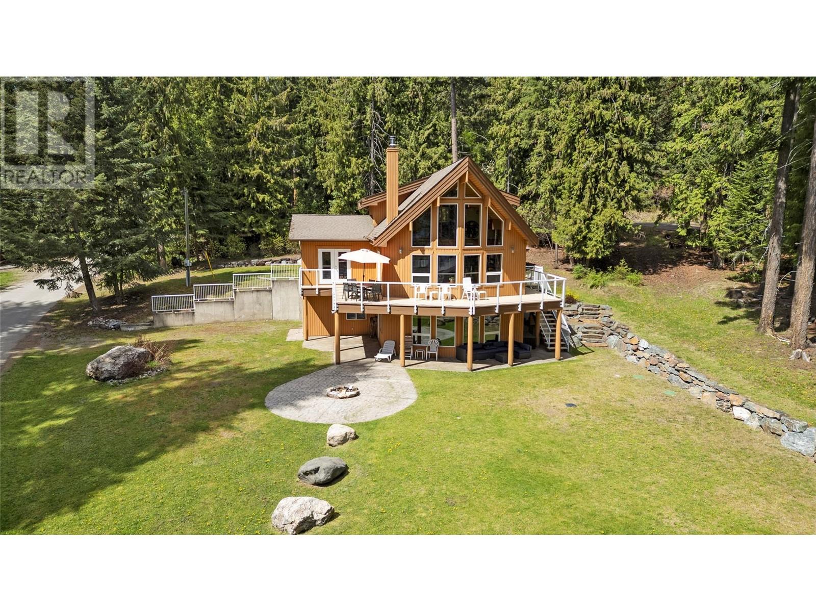 7889 Gardiner Road, Anglemont, British Columbia  V0E 1M8 - Photo 2 - 10346071