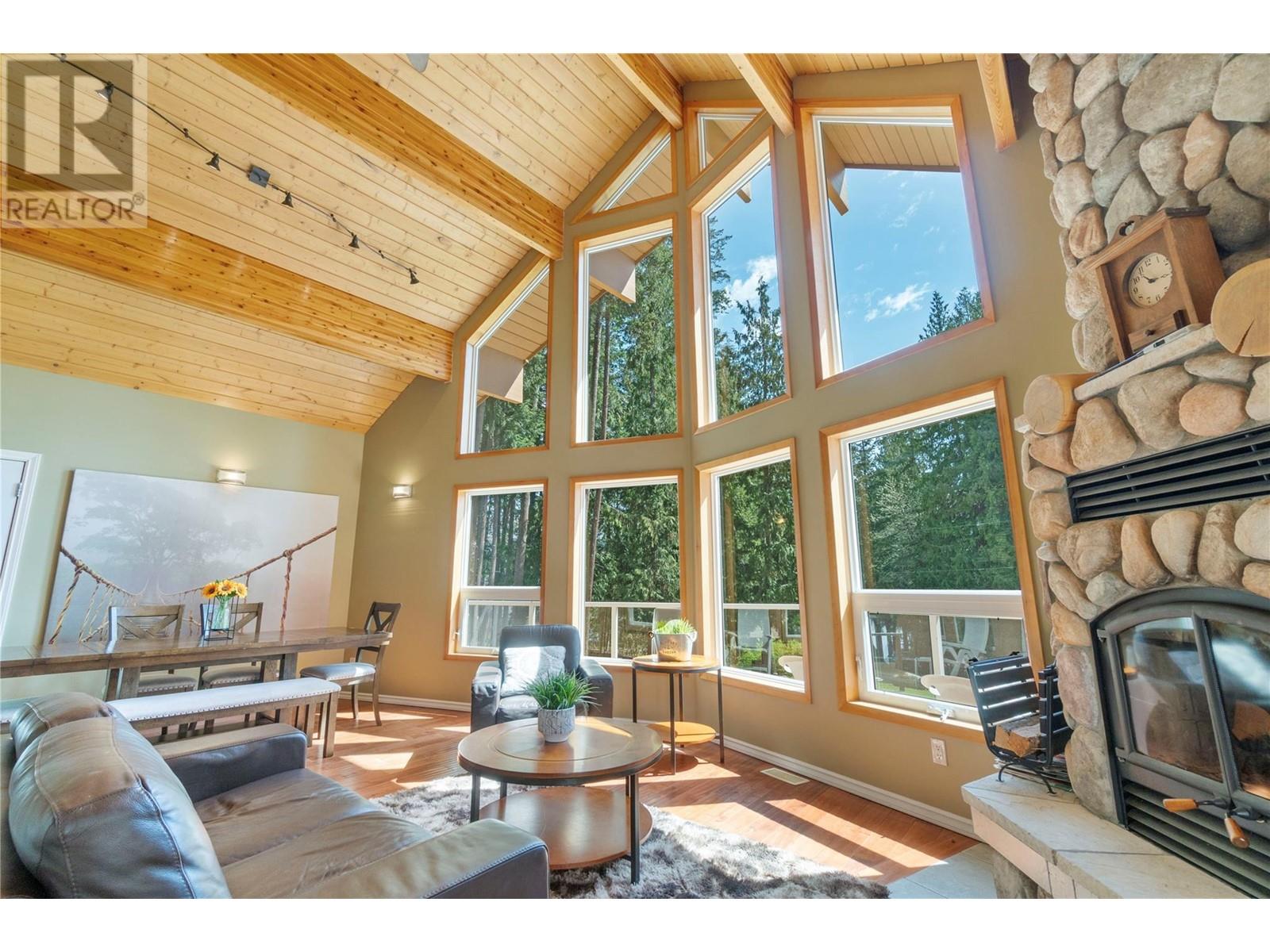 7889 Gardiner Road, Anglemont, British Columbia  V0E 1M8 - Photo 20 - 10346071