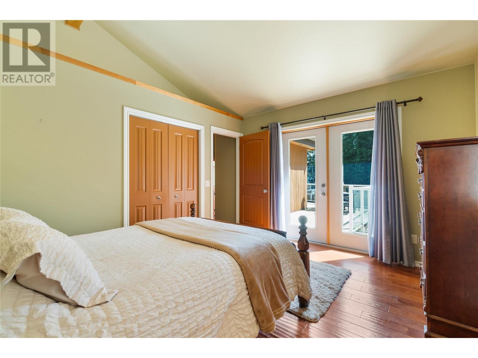 7889 Gardiner Road, Anglemont, British Columbia  V0E 1M8 - Photo 23 - 10346071