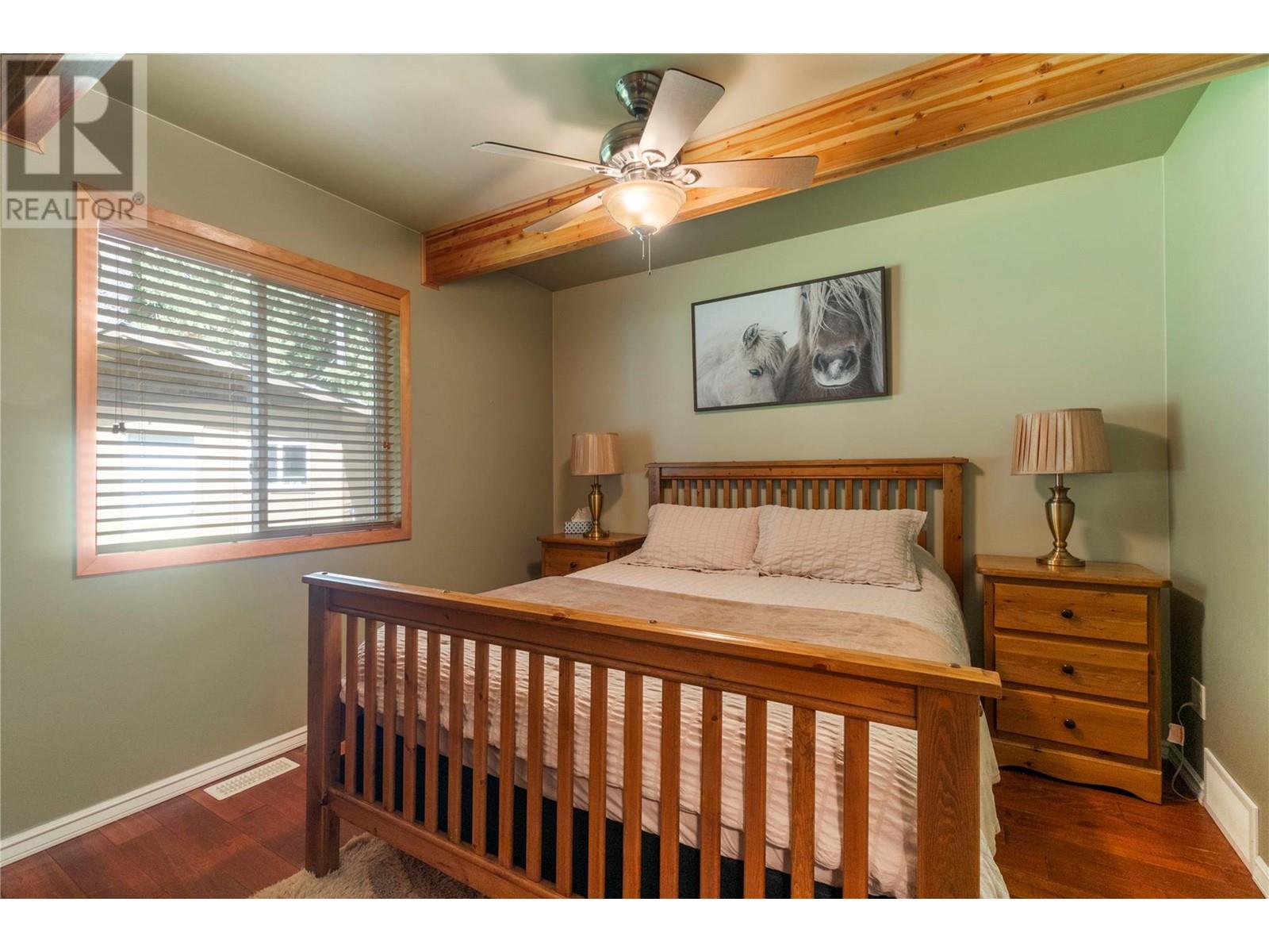 7889 Gardiner Road, Anglemont, British Columbia  V0E 1M8 - Photo 29 - 10346071