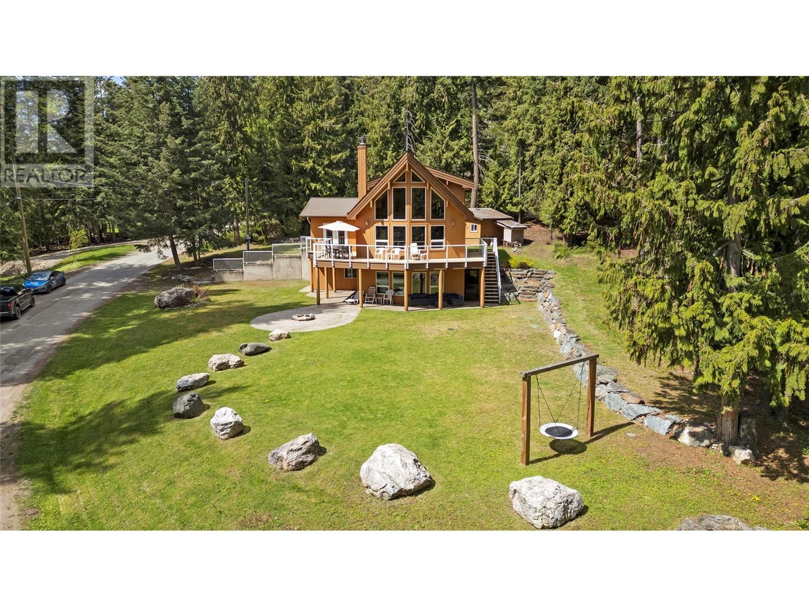 7889 Gardiner Road, Anglemont, British Columbia  V0E 1M8 - Photo 3 - 10346071