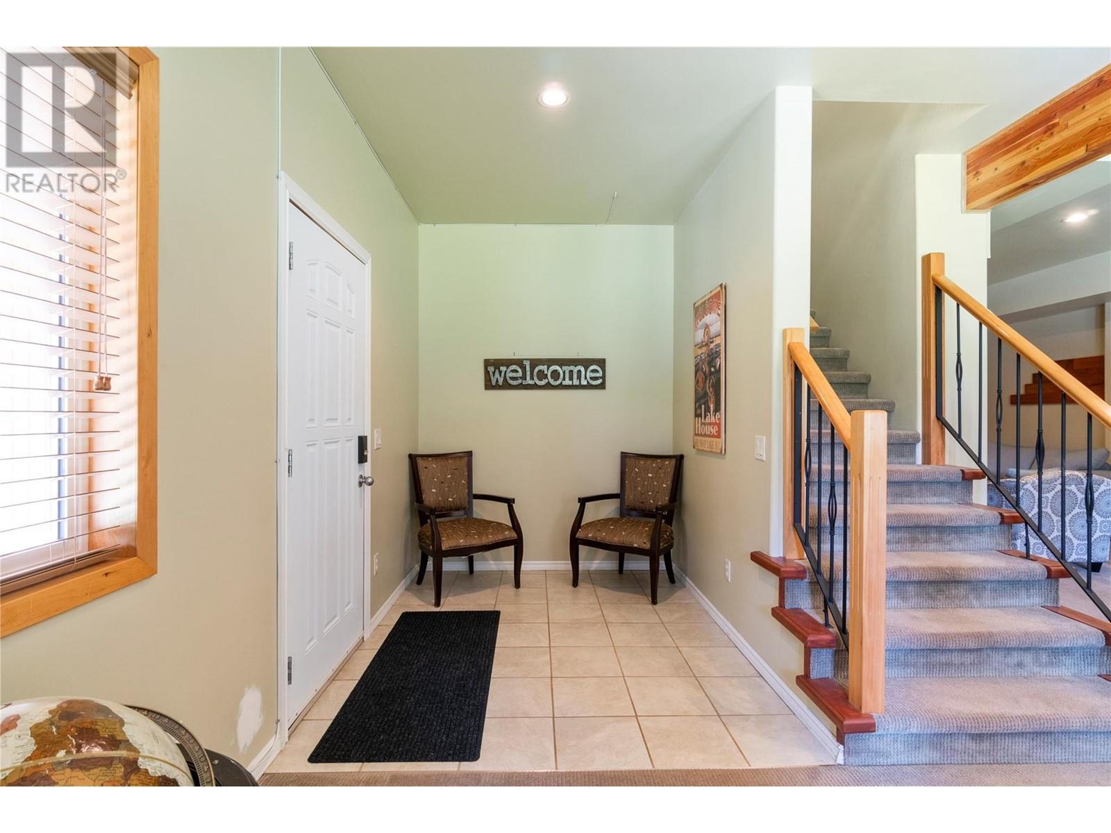 7889 Gardiner Road, Anglemont, British Columbia  V0E 1M8 - Photo 33 - 10346071