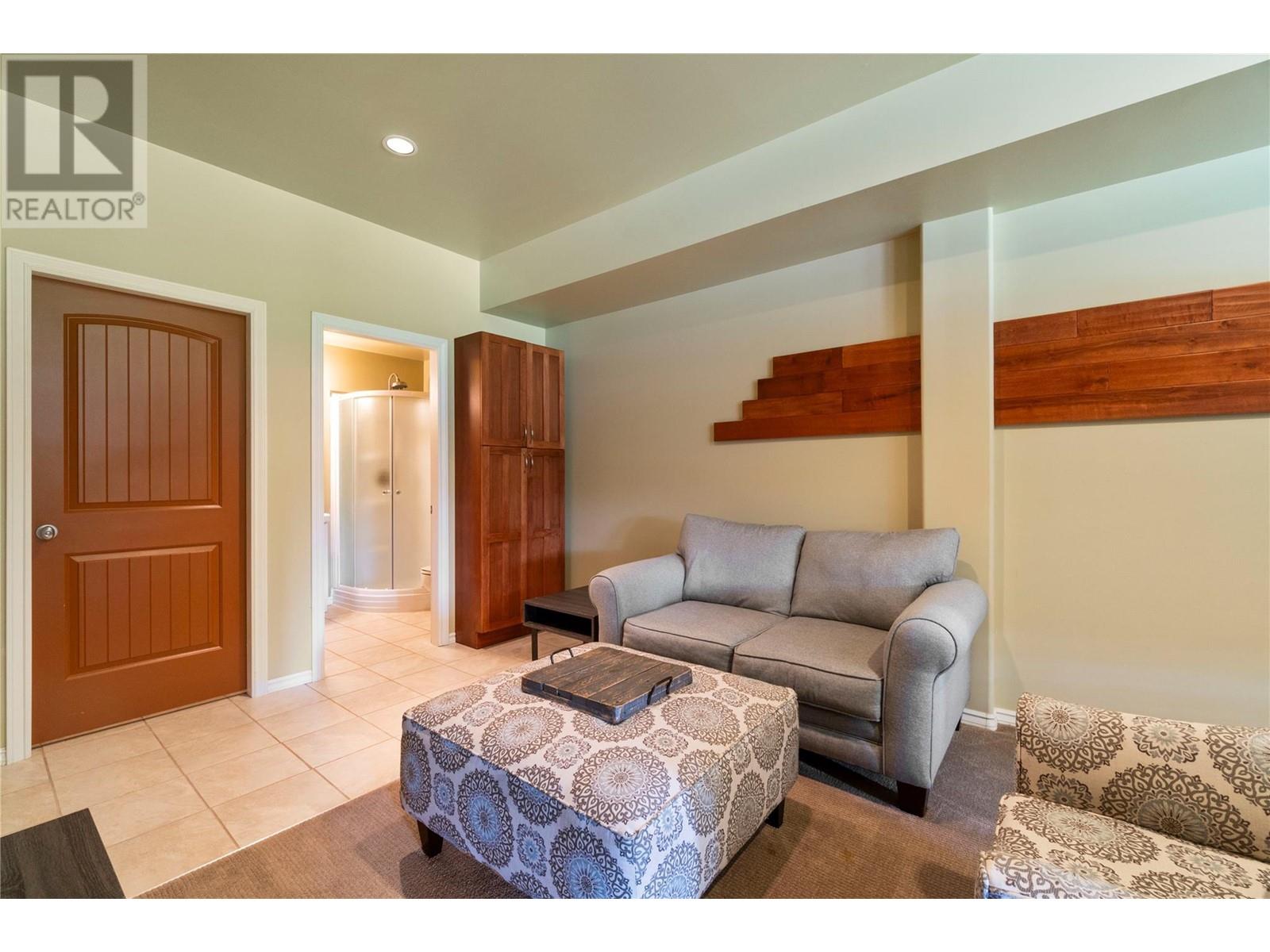 7889 Gardiner Road, Anglemont, British Columbia  V0E 1M8 - Photo 39 - 10346071