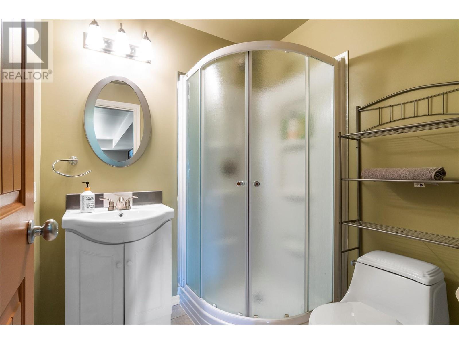 7889 Gardiner Road, Anglemont, British Columbia  V0E 1M8 - Photo 41 - 10346071