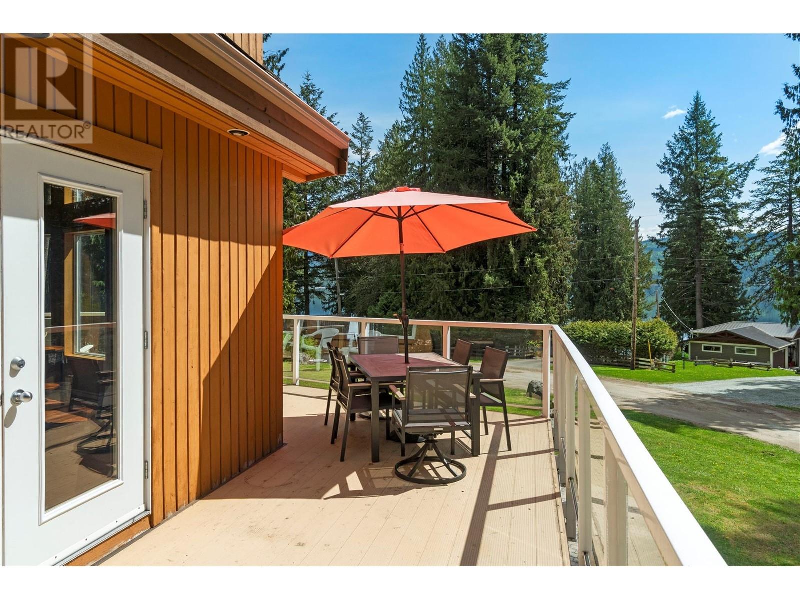 7889 Gardiner Road, Anglemont, British Columbia  V0E 1M8 - Photo 48 - 10346071