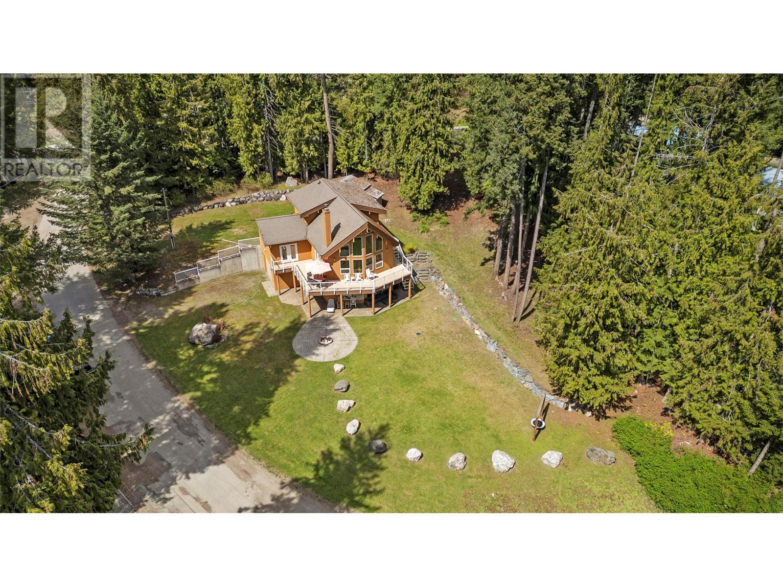 7889 Gardiner Road, Anglemont, British Columbia  V0E 1M8 - Photo 54 - 10346071