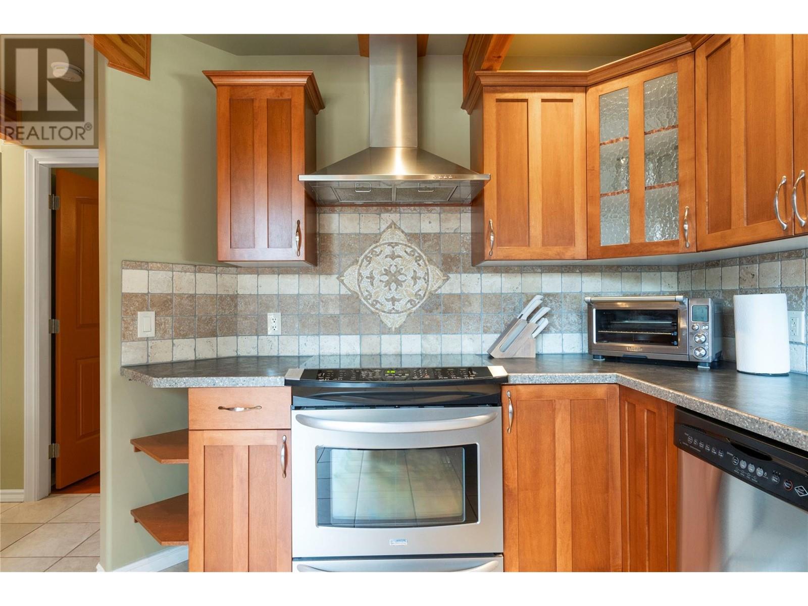 7889 Gardiner Road, Anglemont, British Columbia  V0E 1M8 - Photo 8 - 10346071