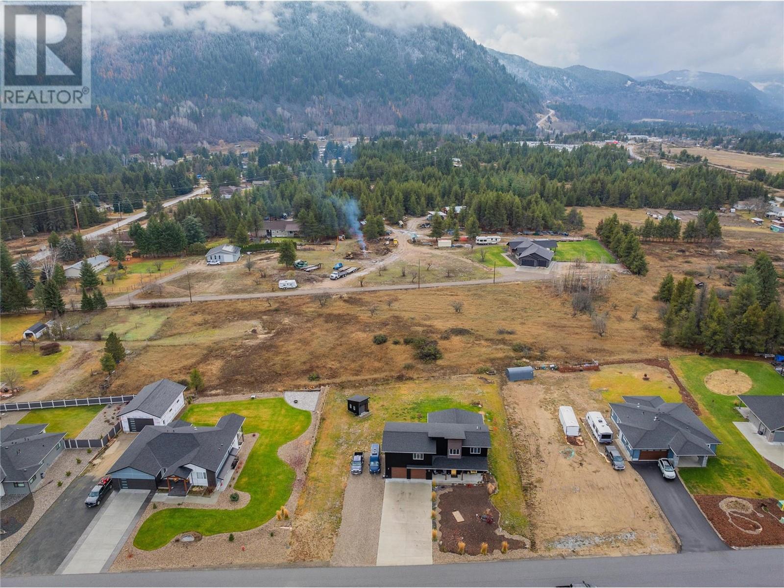 1070 Elkview Road, Castlegar, British Columbia  V1N 4L5 - Photo 13 - 10345826